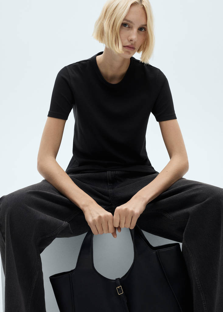 Short-sleeved cotton t-shirt — Black