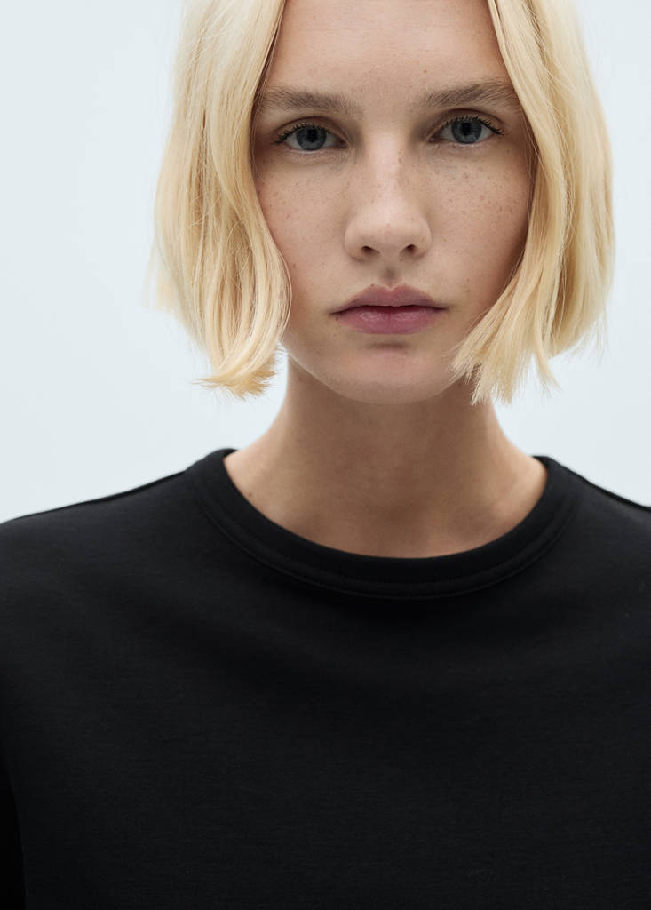 Short-sleeved cotton t-shirt — Black