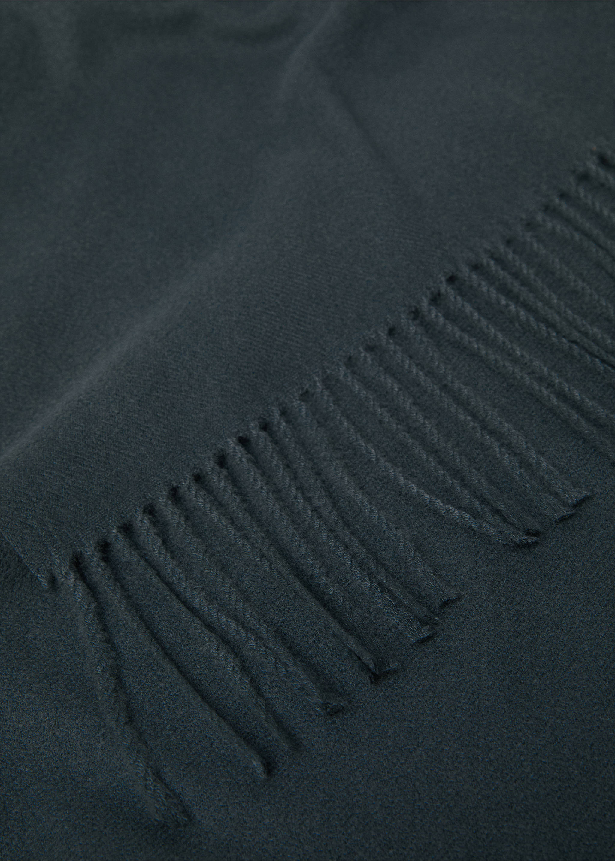 Fringed soft blanket - Details of the article 2, Petrol Blue. Ref: 77090598-00.
