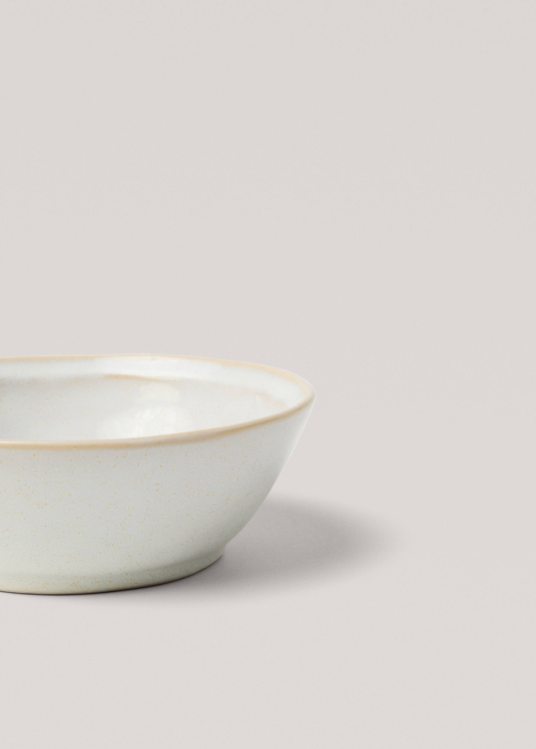 Stoneware bowl with aged rim - Details of the article 1