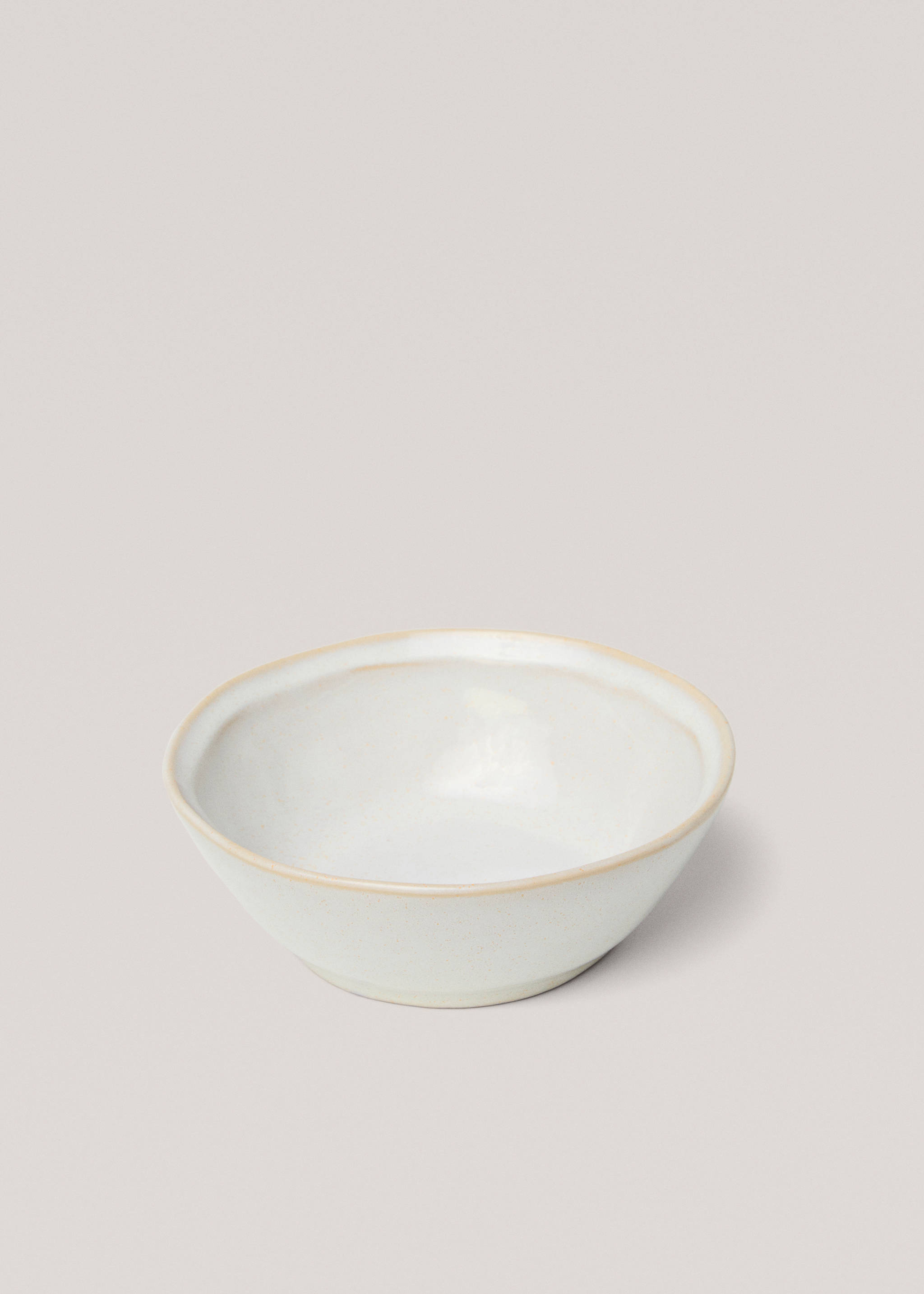 Stoneware bowl with aged rim - Details of the article 2
