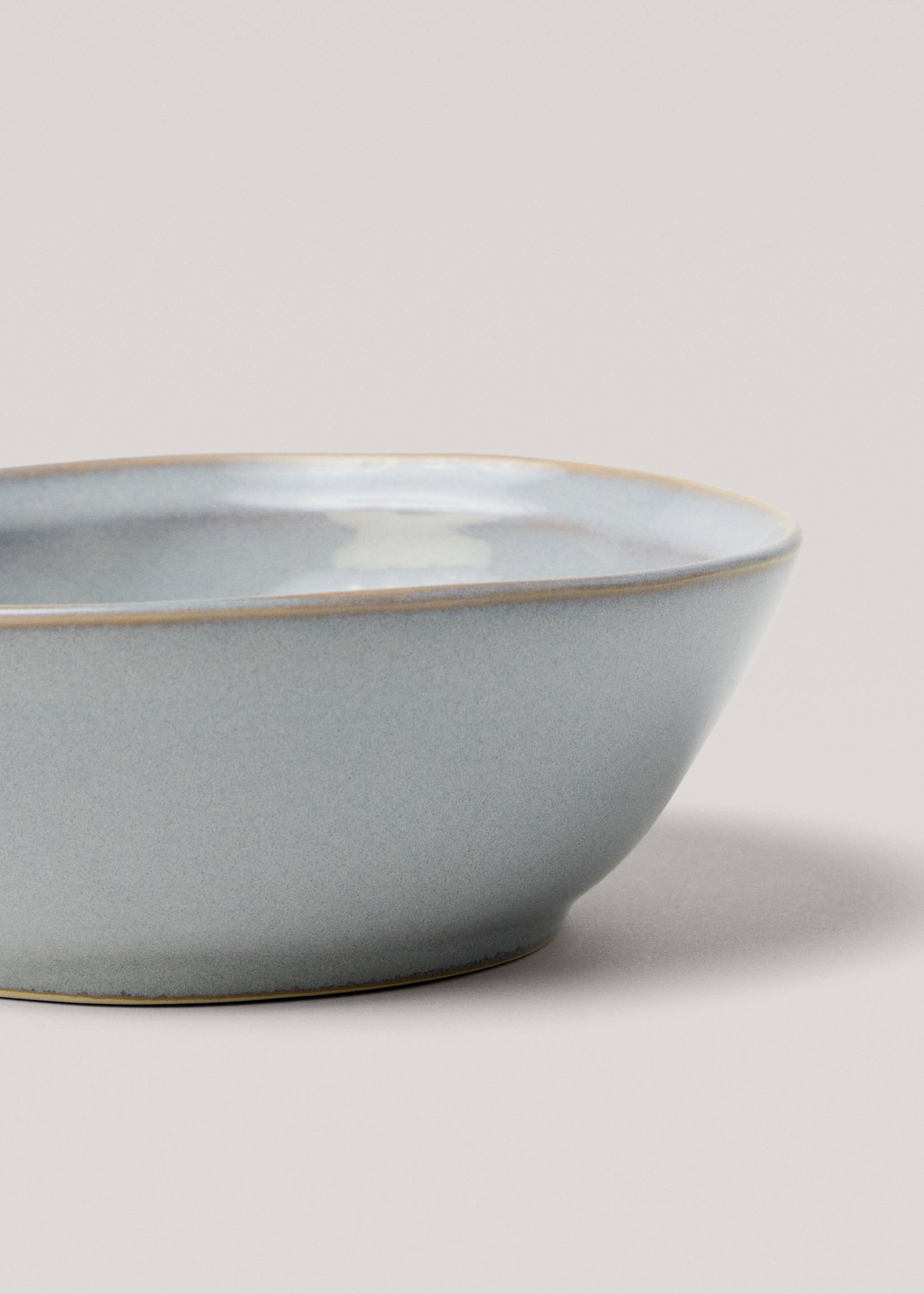 Stoneware bowl with aged rim - Details of the article 1