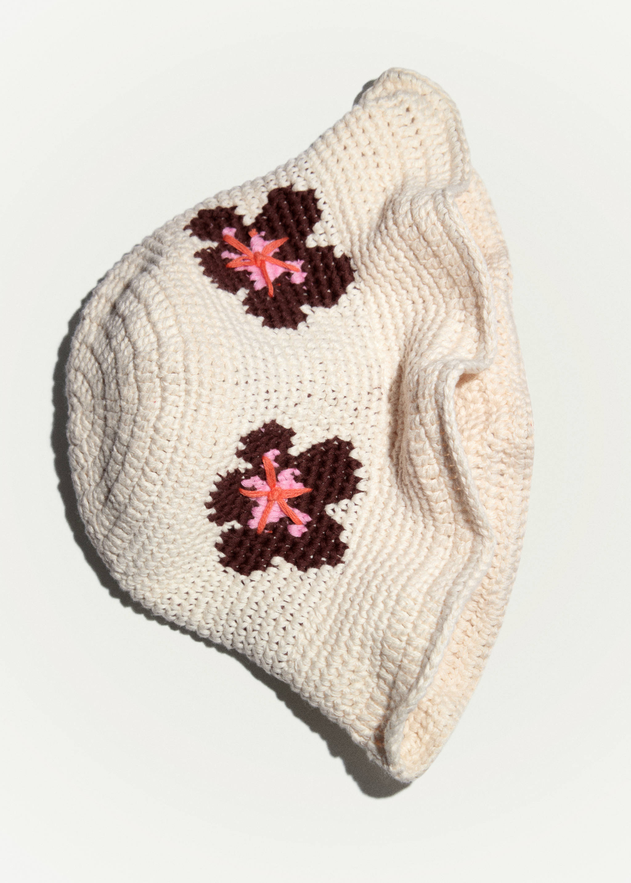 Crochet flower hat - Details of the article 6