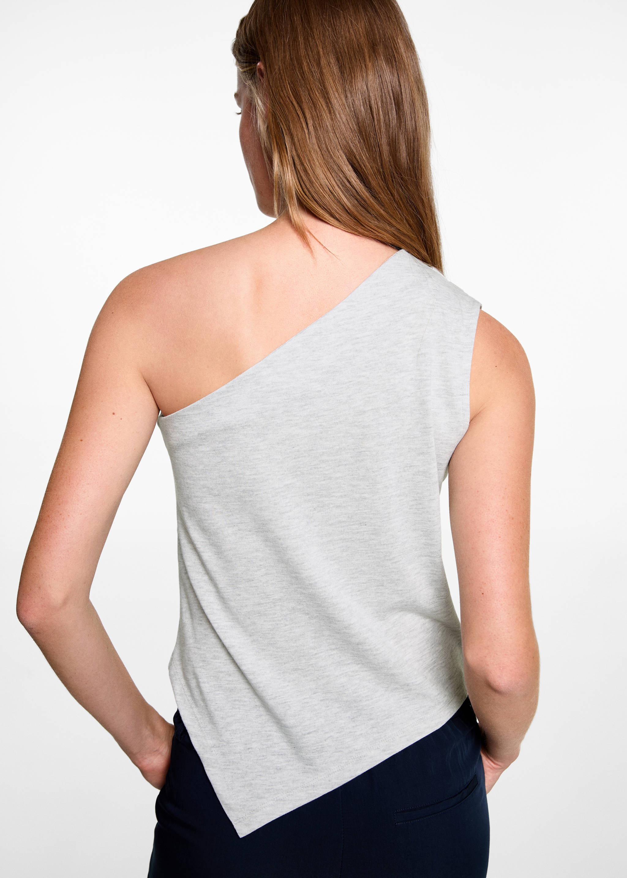 Asymmetric design top - Reverse of the article
