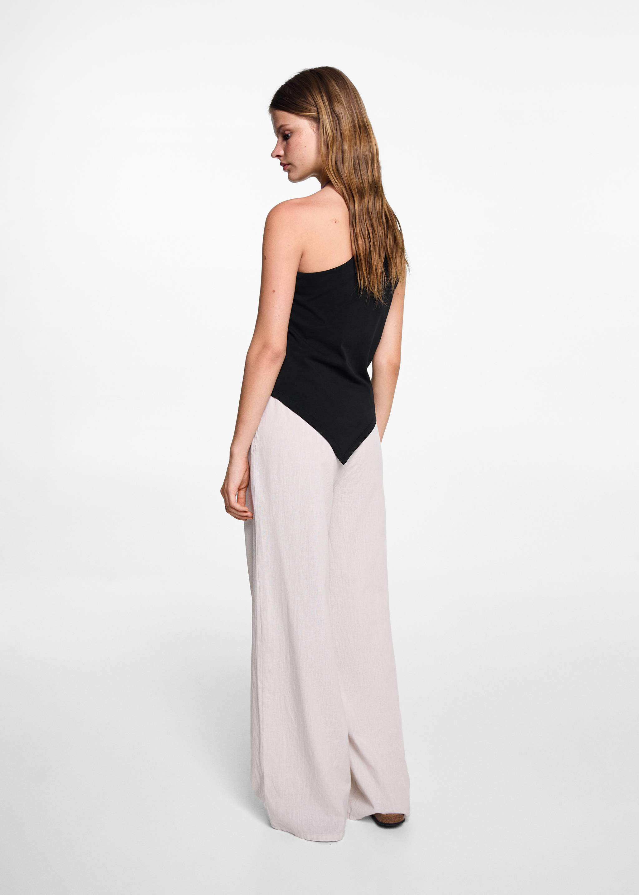 Asymmetric design top - Reverse of the article