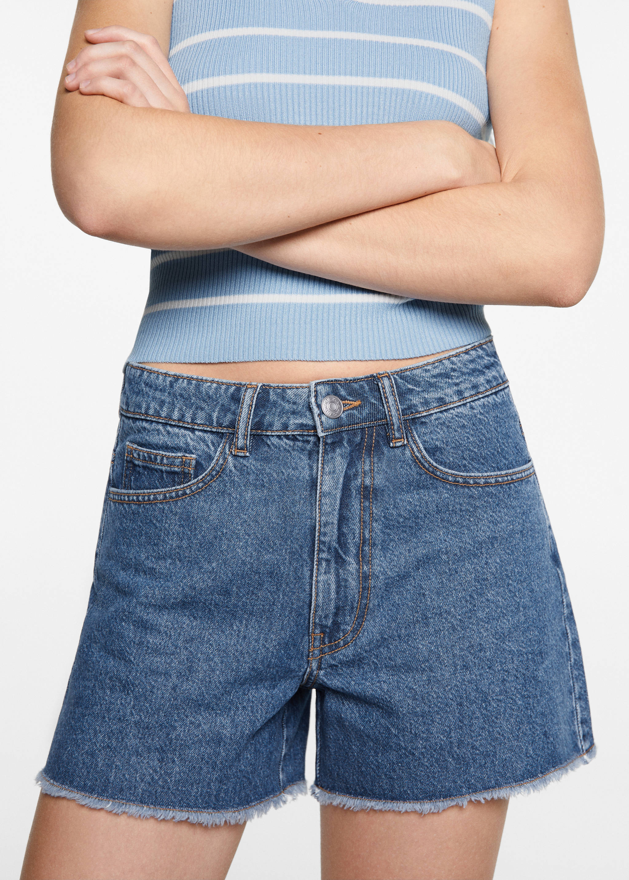 Denim shorts with frayed hem - Details of the article 6