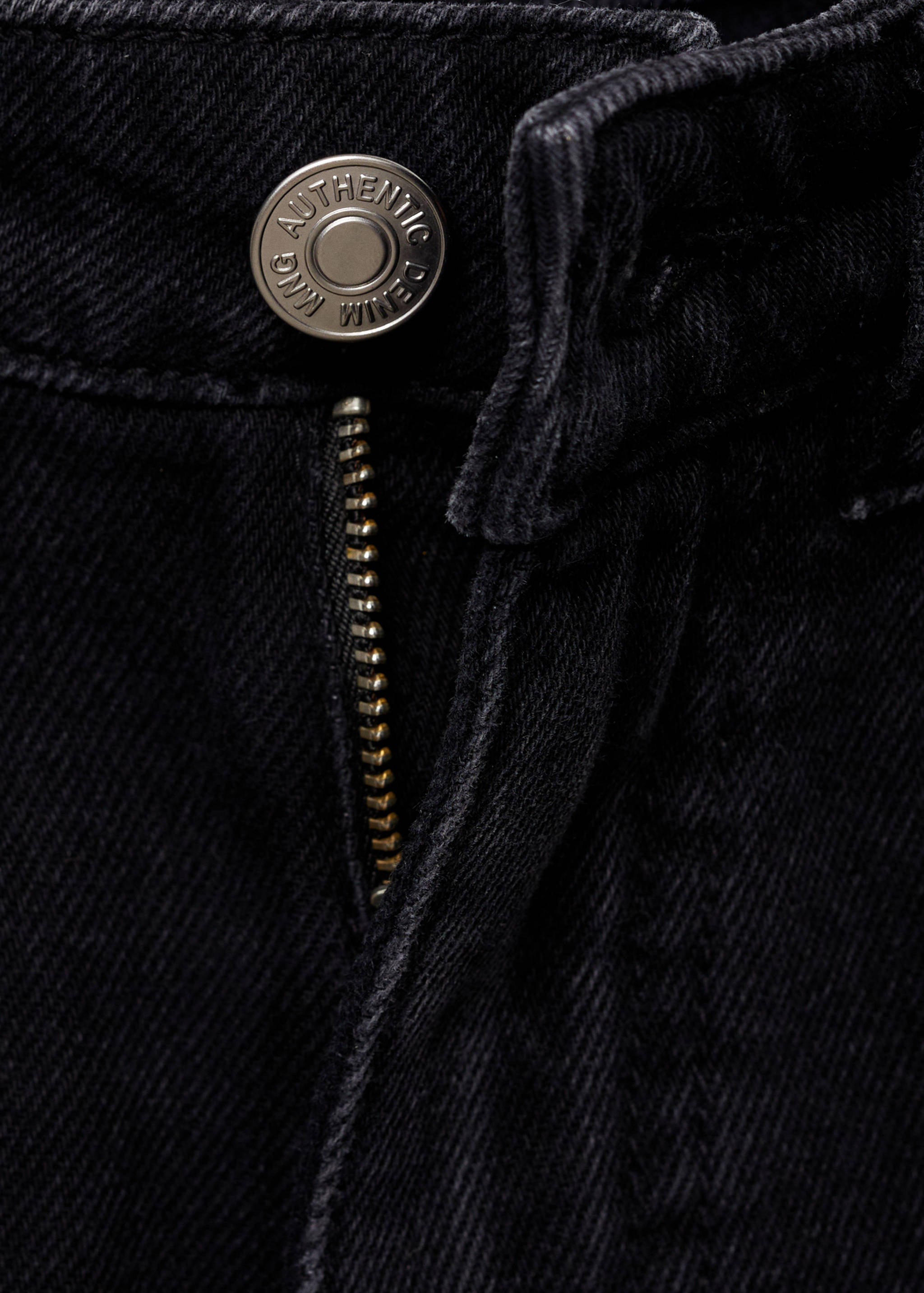Denim shorts with frayed hem - Details of the article 8