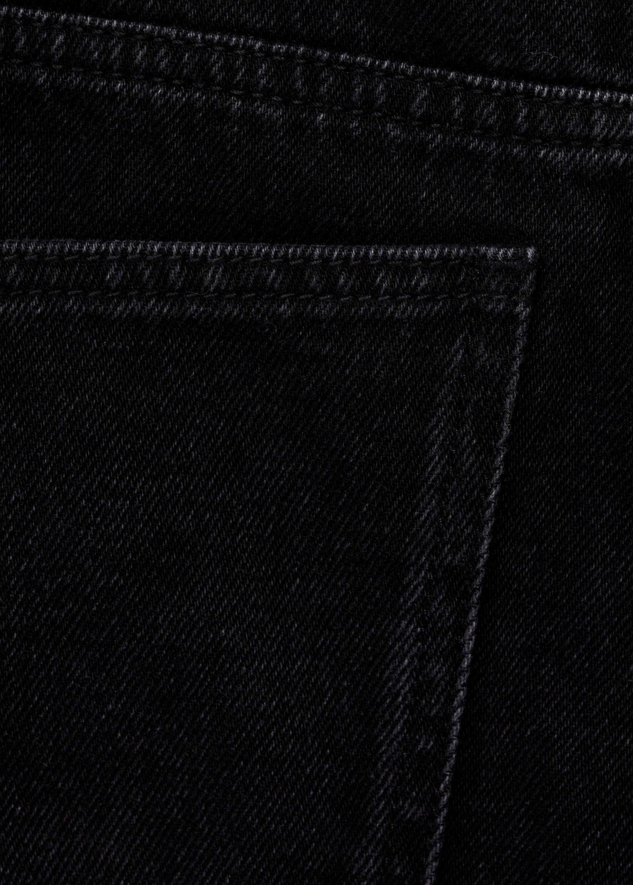 Denim shorts with frayed hem - Details of the article 0