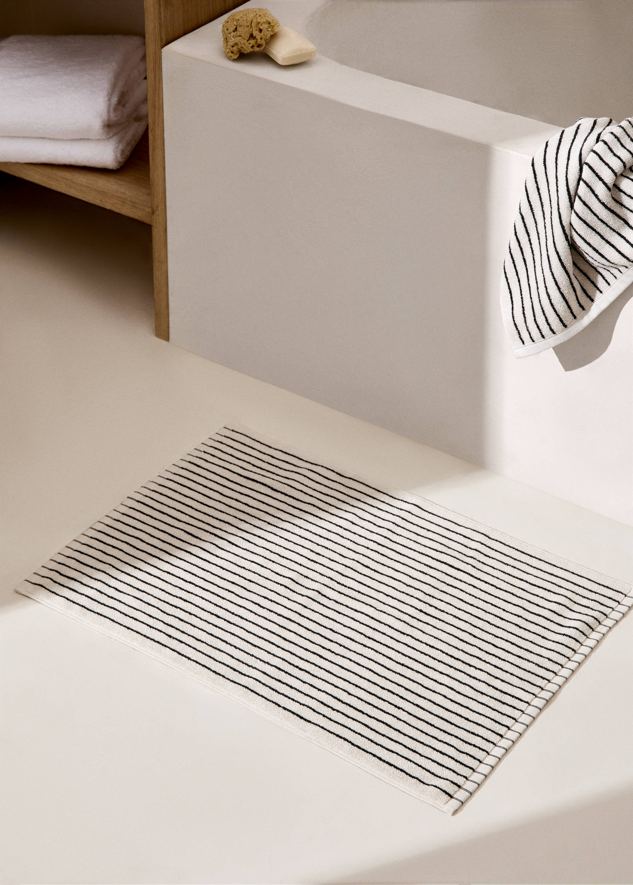 Striped cotton rug - General plane