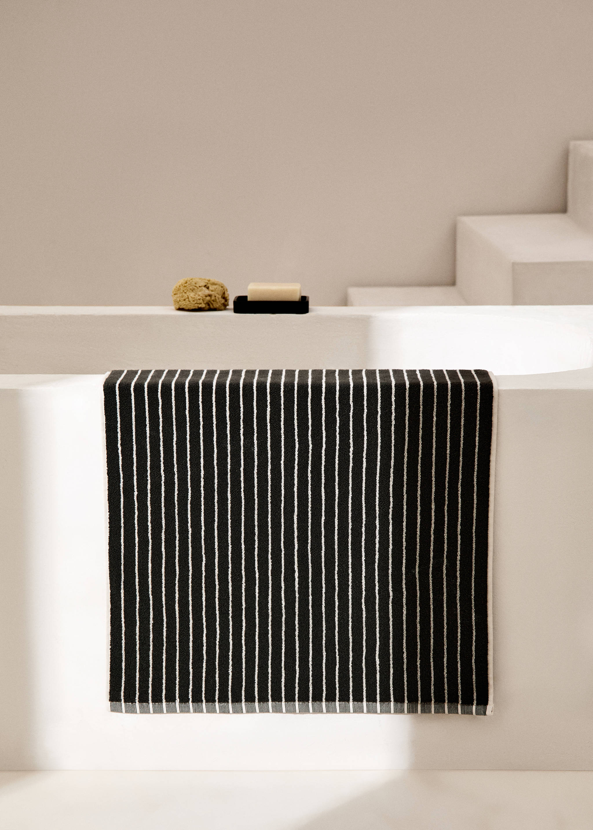 Striped cotton rug - General plane