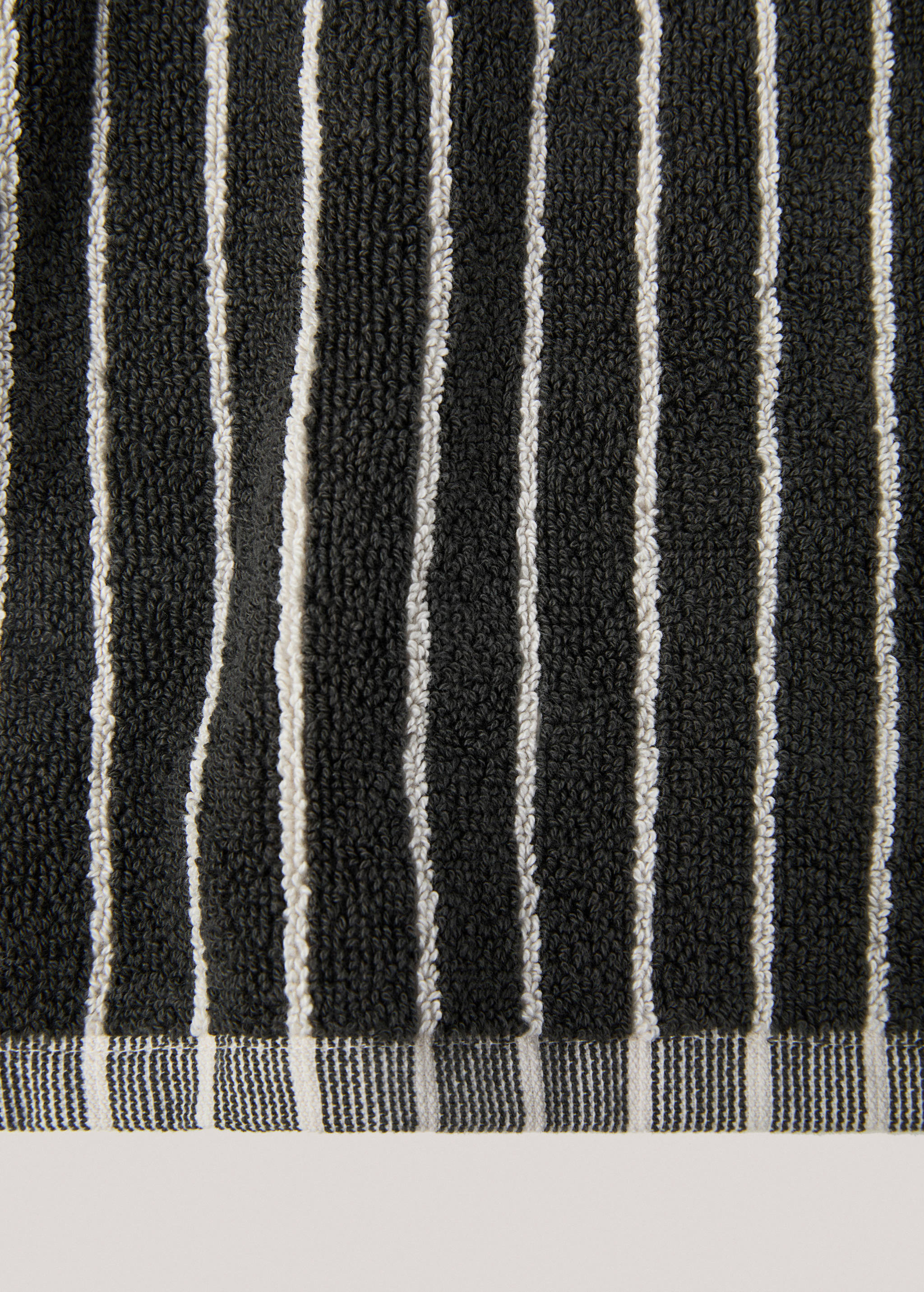 Striped cotton rug - Details of the article 1