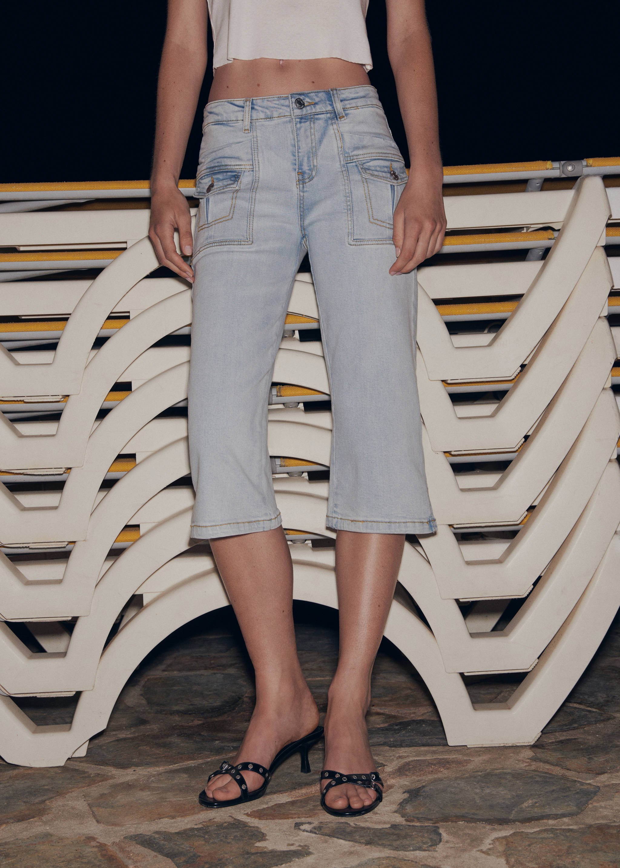 Straight-fit capri jeans - Details of the article 7