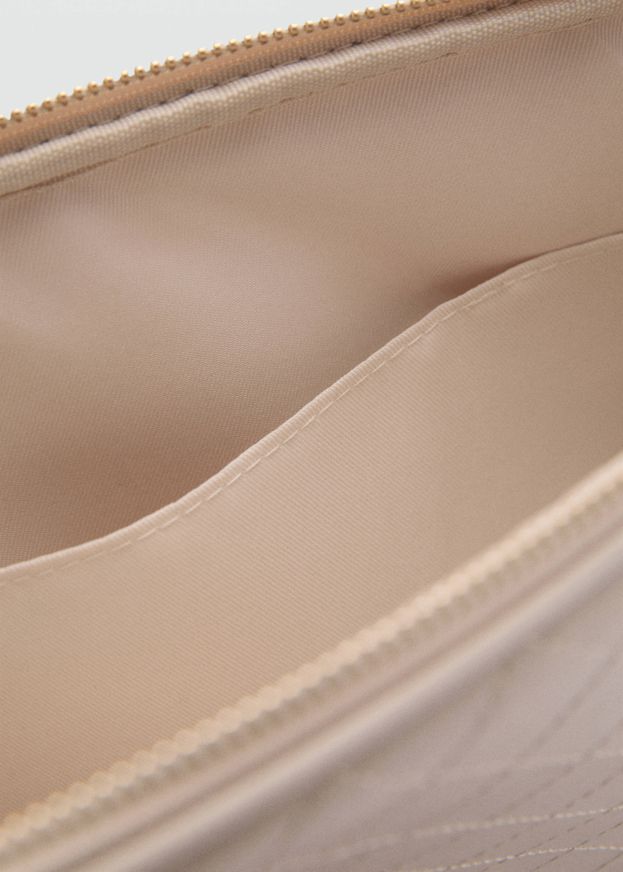 Cover with decorative stitching - Details of the article 1