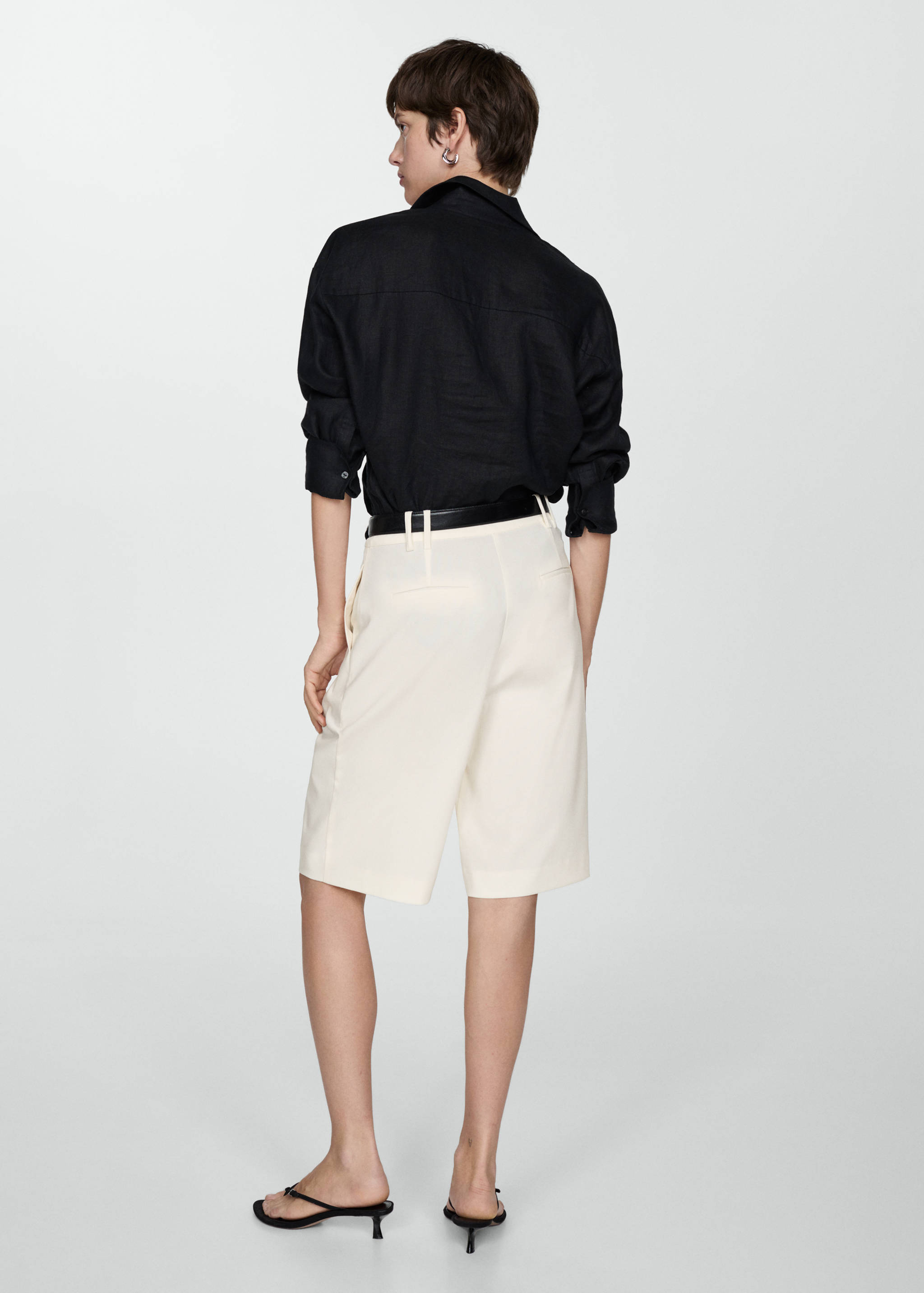 Straight-fit high-waist bermuda shorts - Reverse of the article