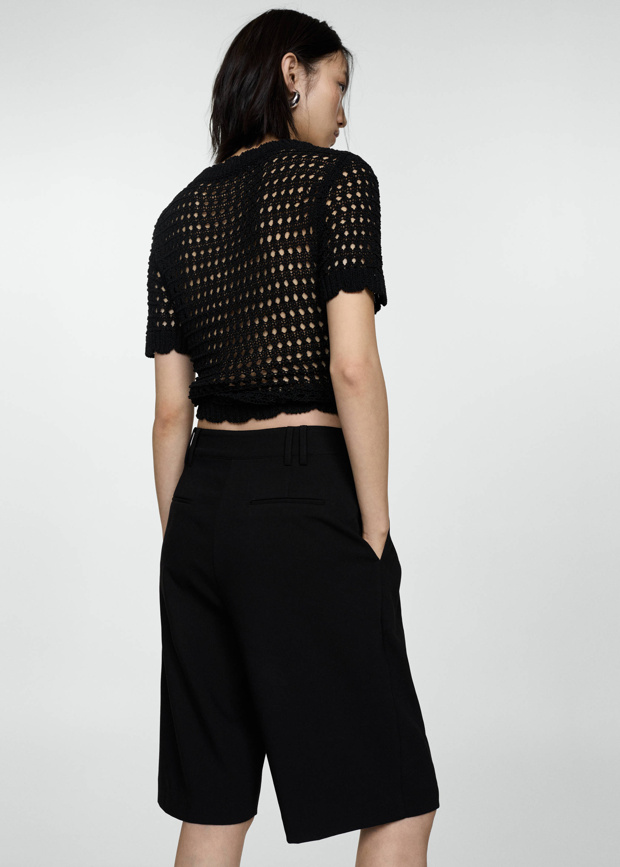 Straight-fit high-waist bermuda shorts - Reverse of the article