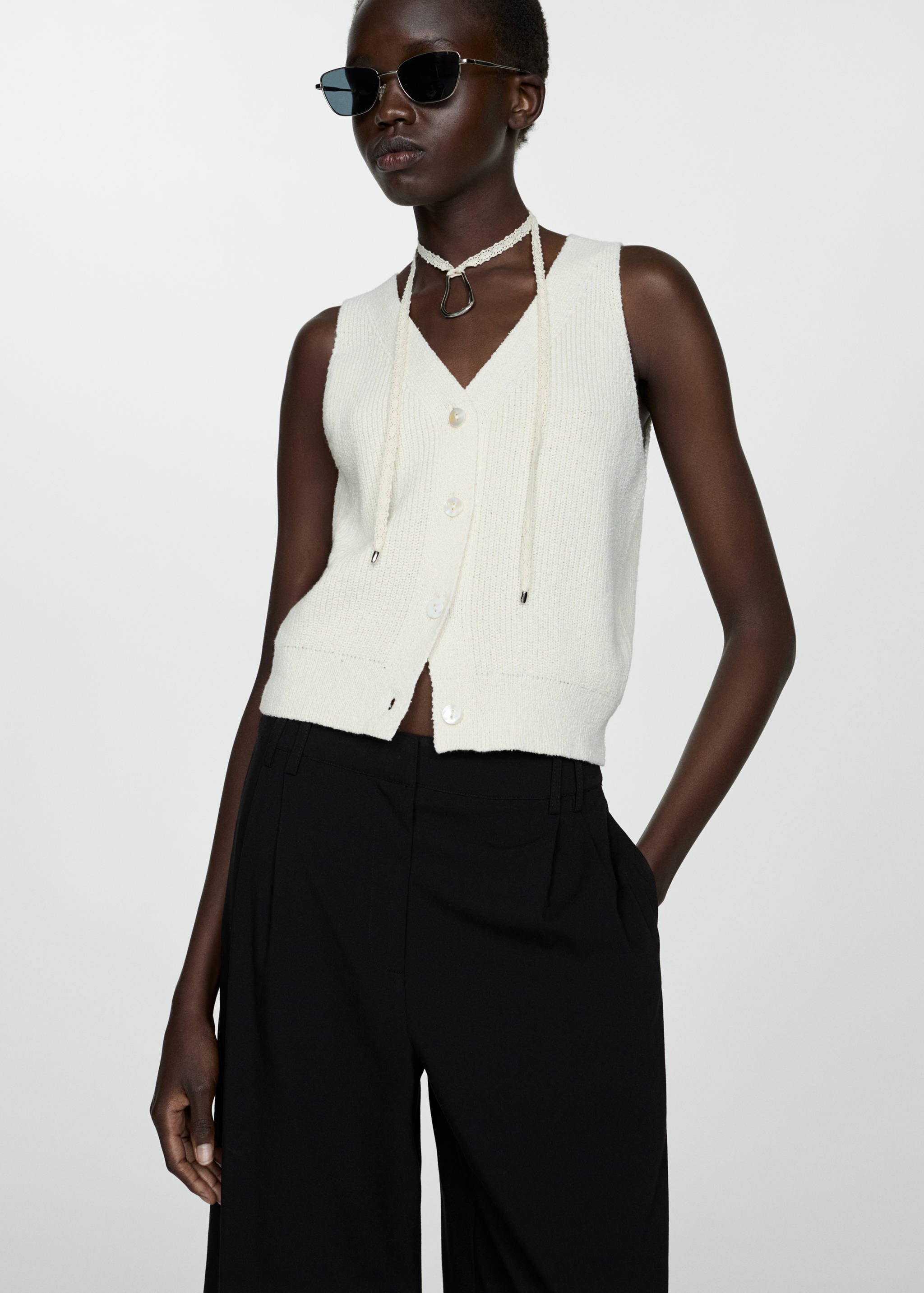 Straight-fit high-waist bermuda shorts - Details of the article 1