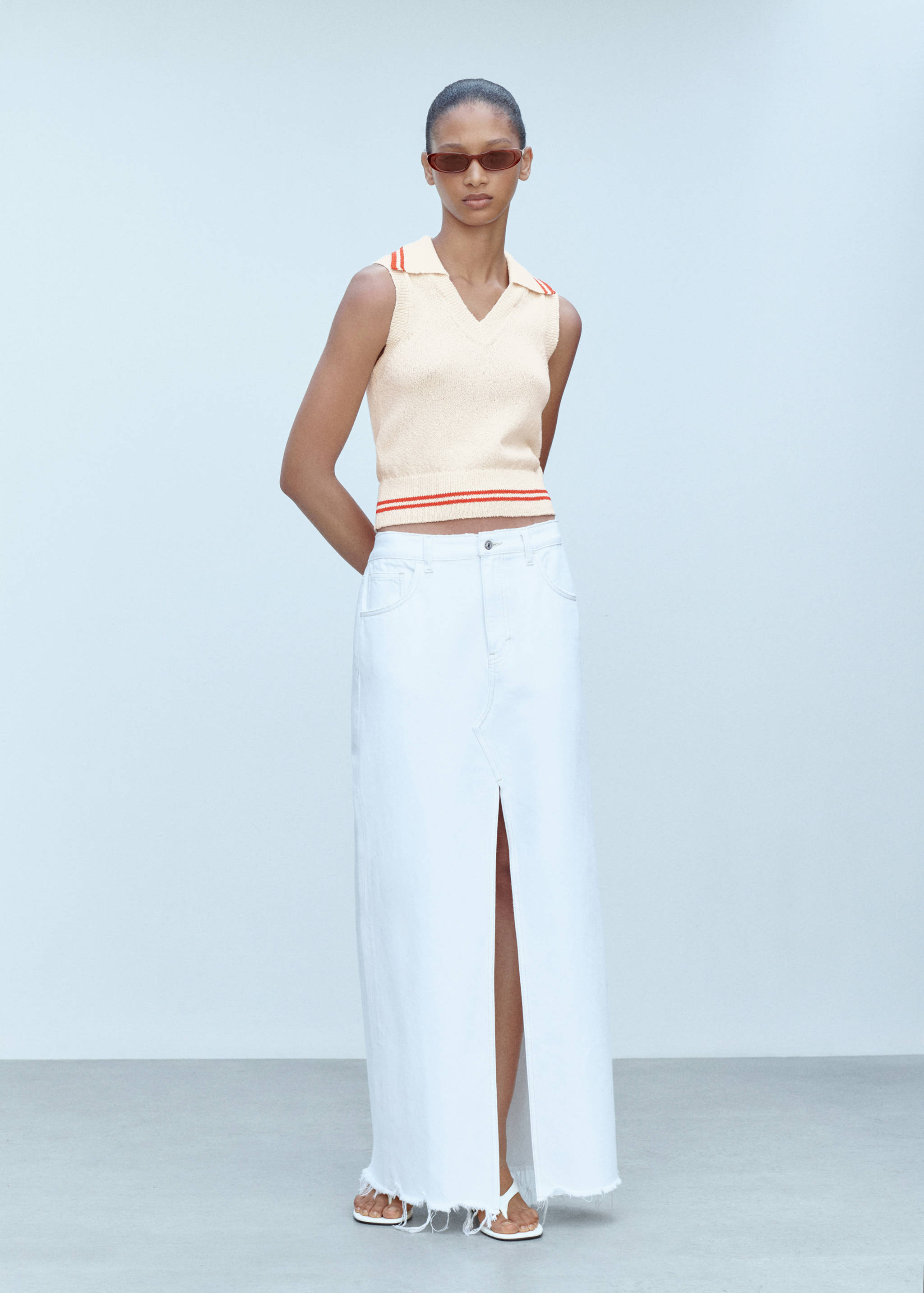 Striped knitted vest - General plane