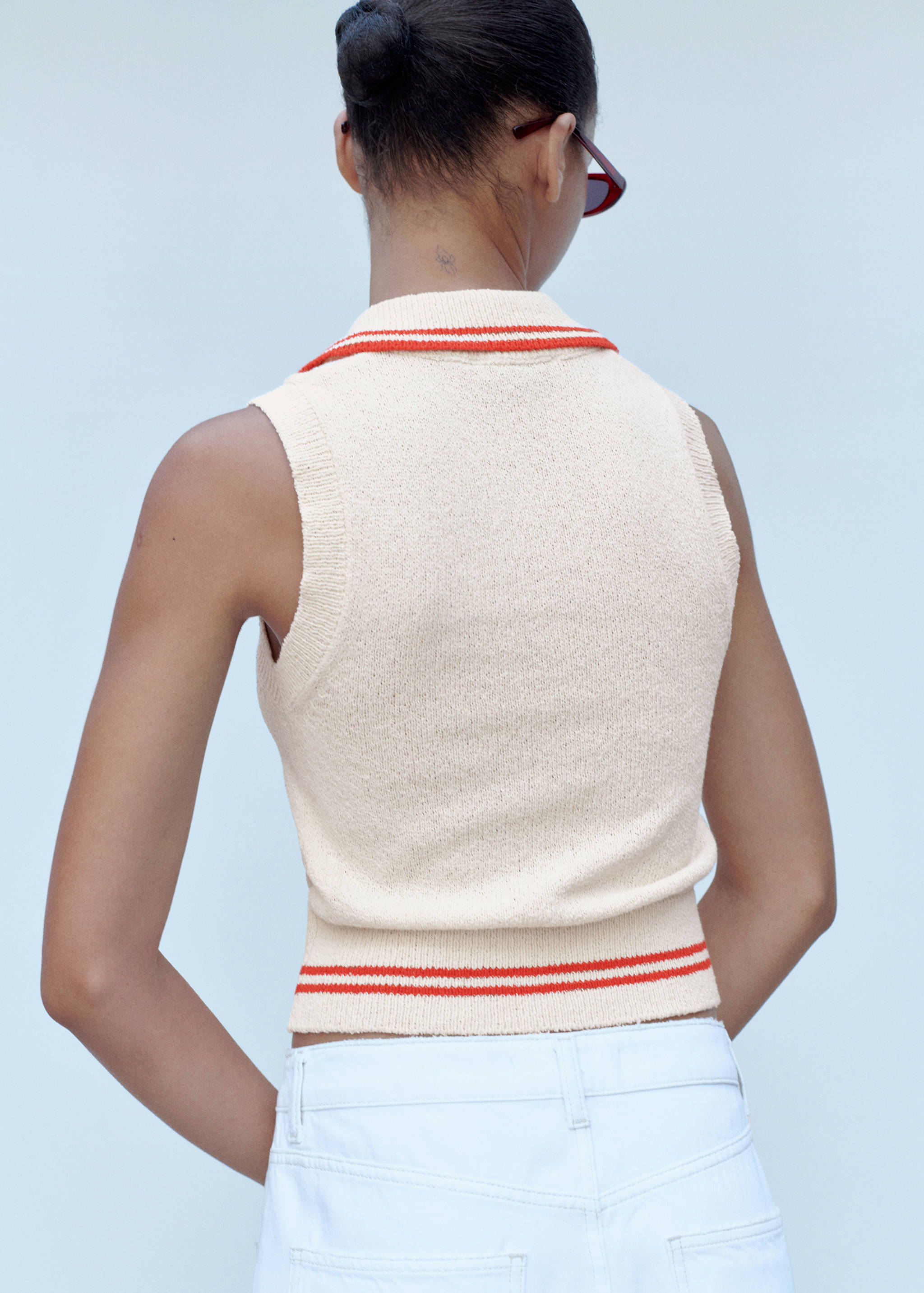 Striped knitted vest - Reverse of the article