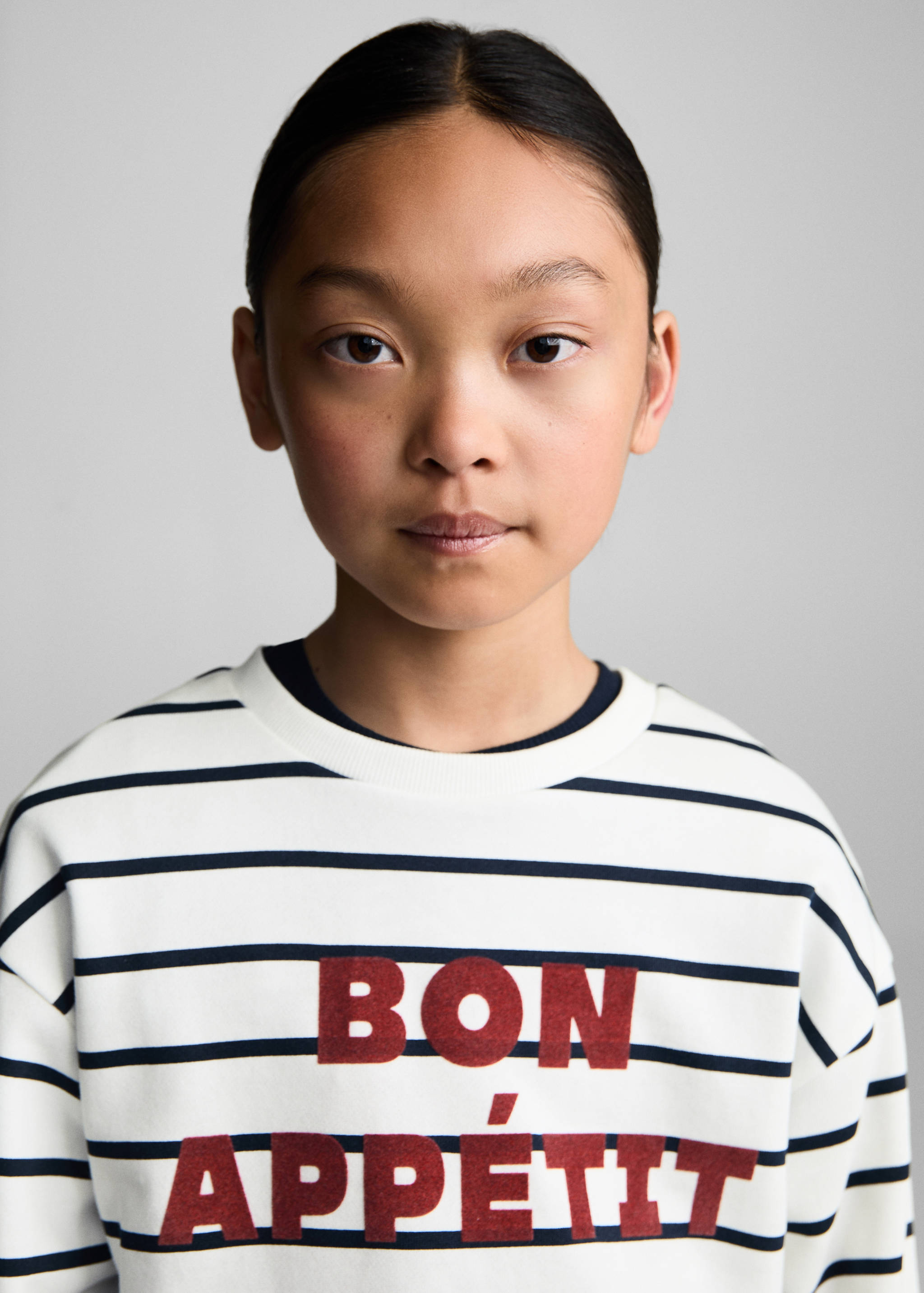 Полосатый свитшот с надписью - Деталь изделия 1