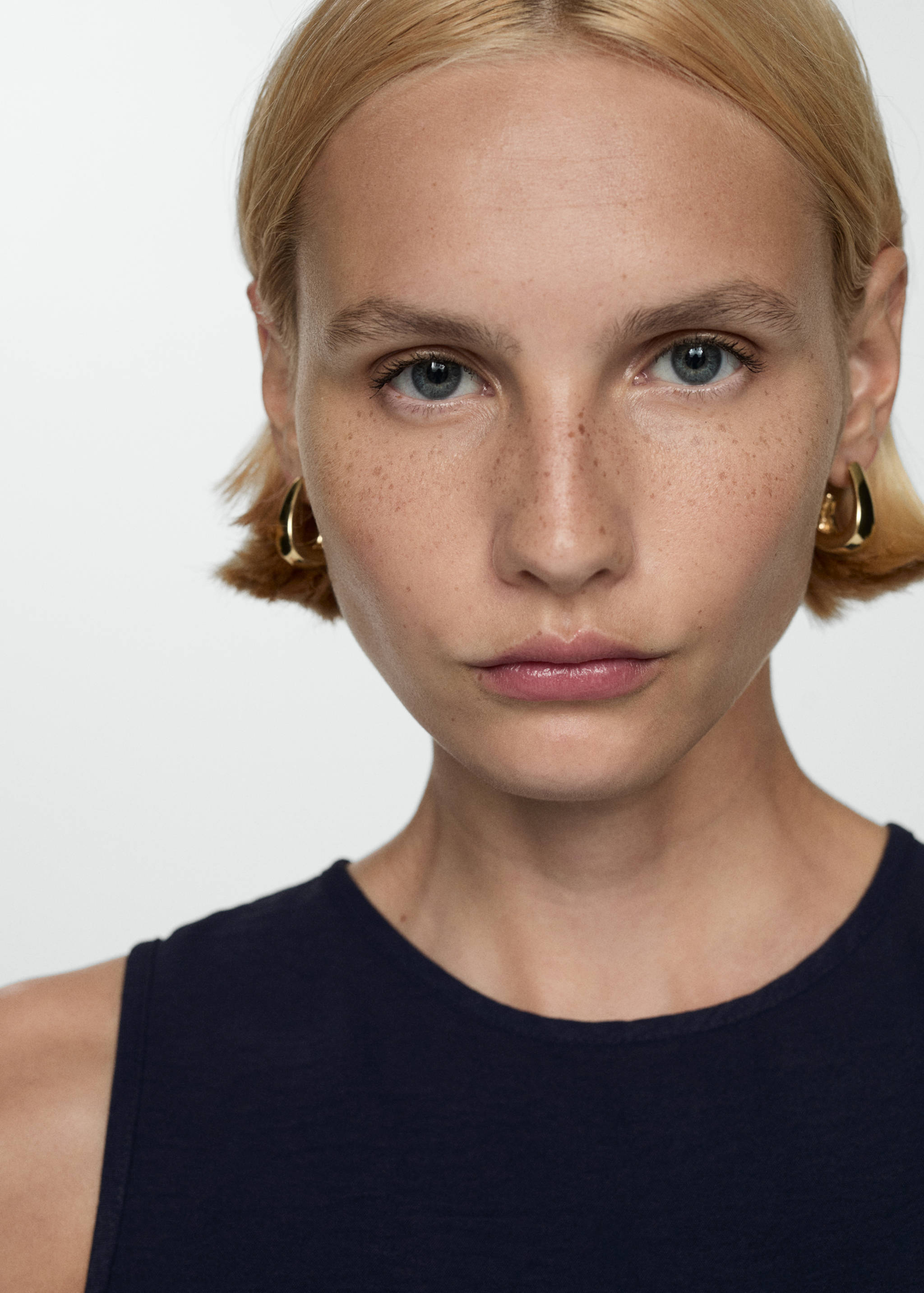 Textured top with knot detail - Details of the article 1