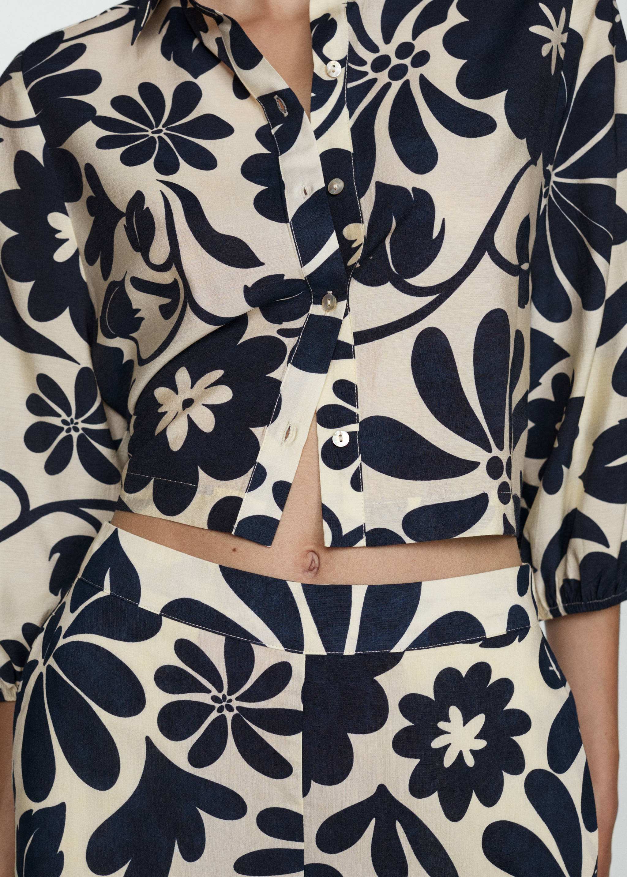 Укороченная рубашка с цветочным принтом - Деталь изделия 6