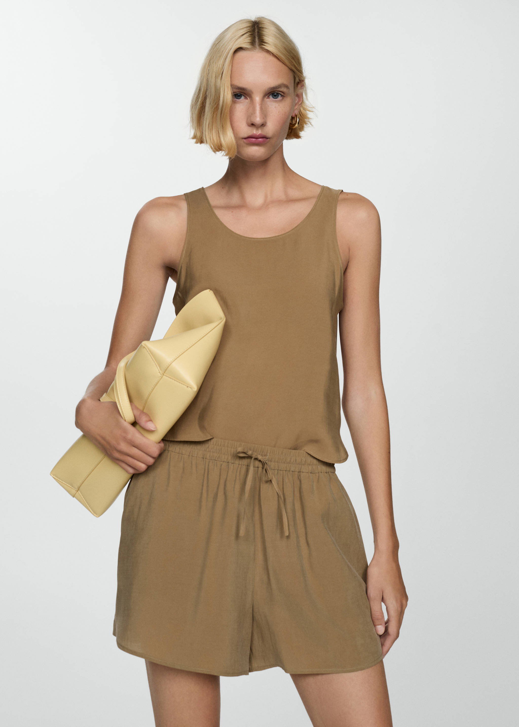 Short modal nœud - Plan moyen