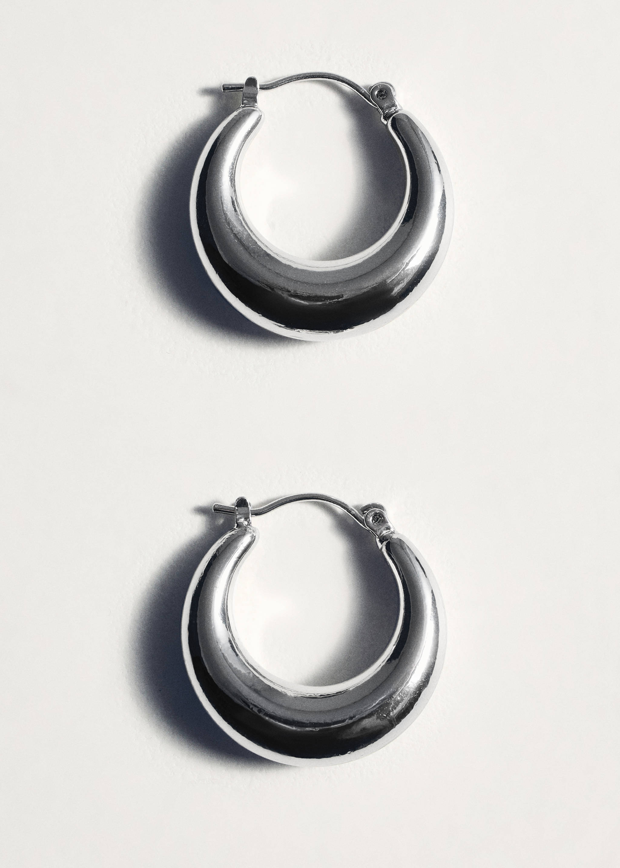 Volume hoop earrings - Details of the article 5