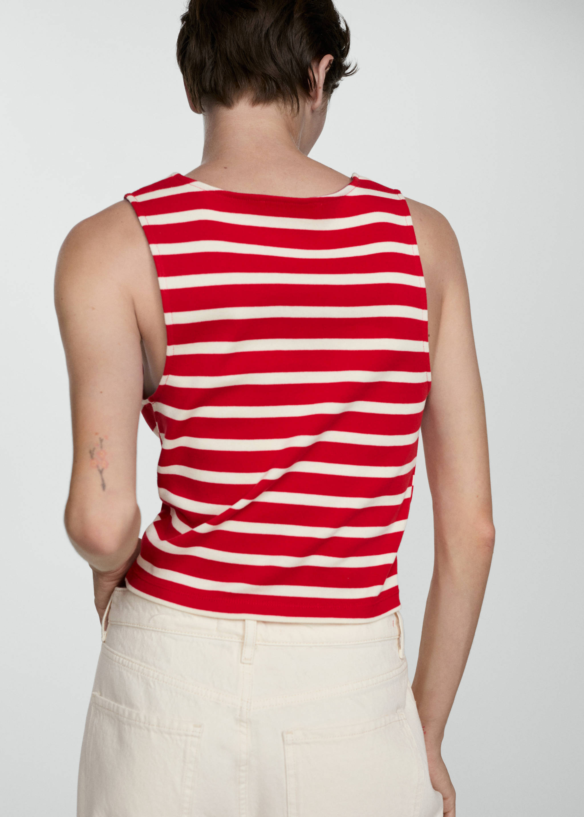 Top with straps and buttons - Reverse of the article