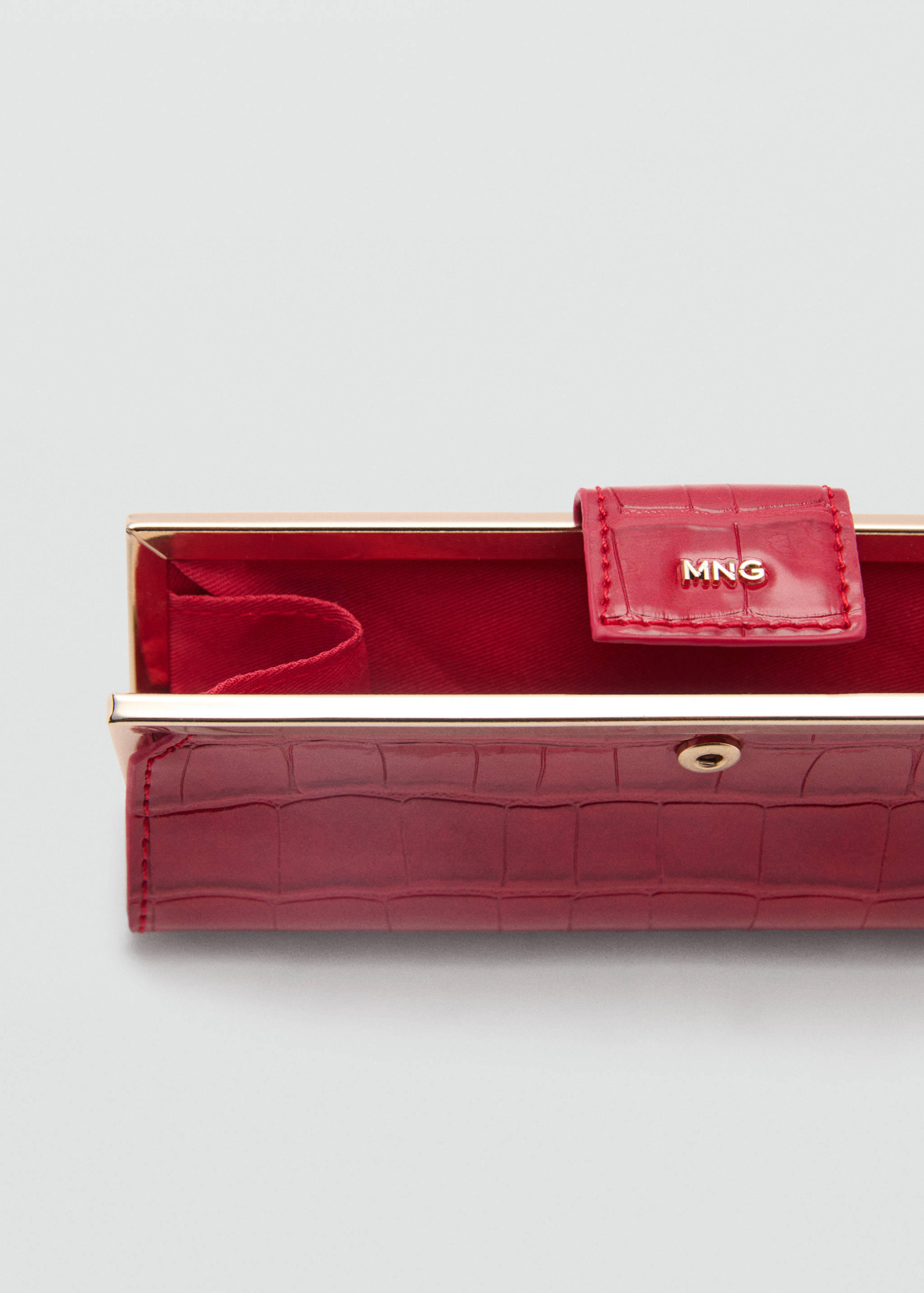 Crocodile-effect clutch purse - Details of the article 1