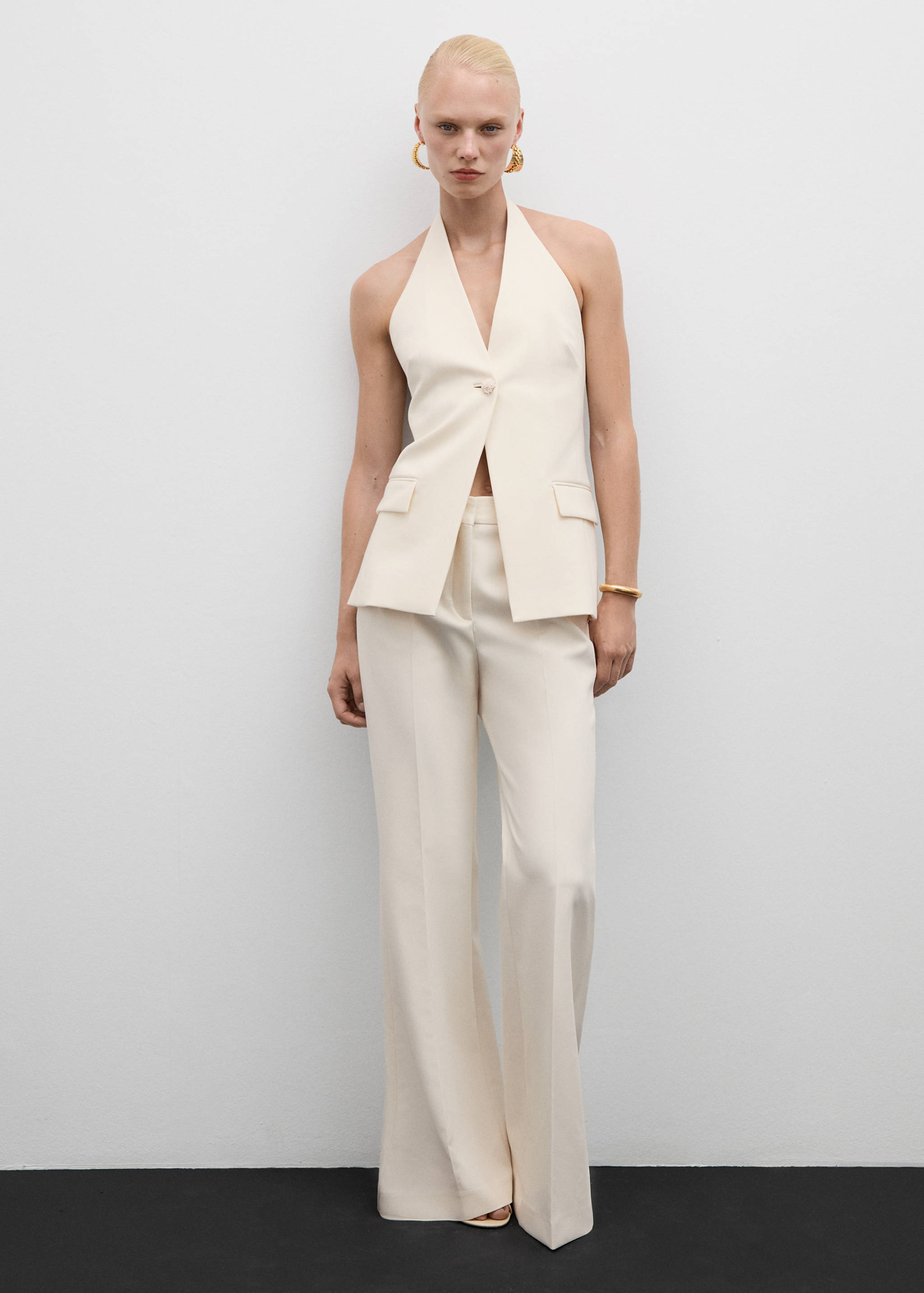 Halter-neck vest with jewel button - General plane