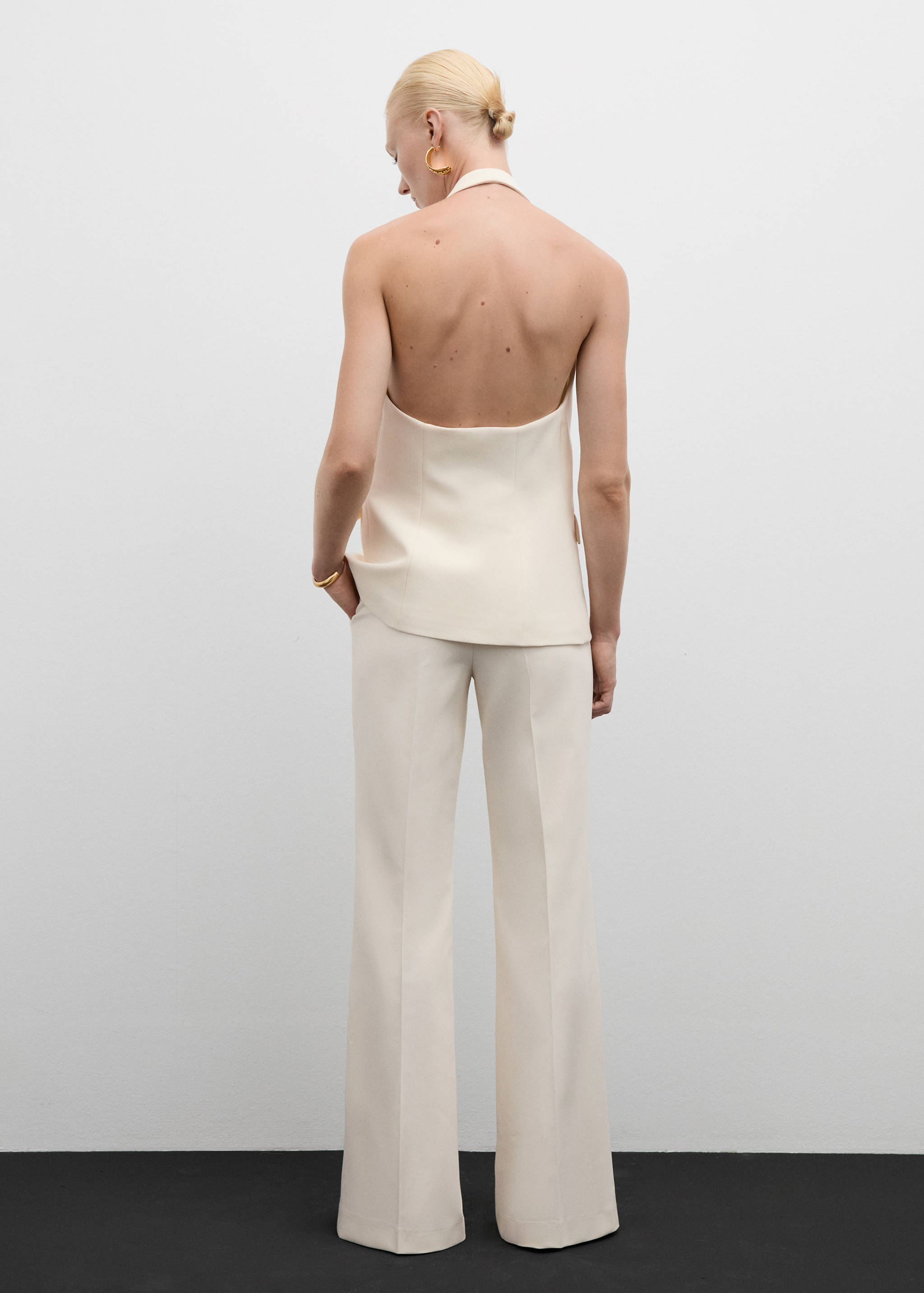 Halter-neck vest with jewel button - Reverse of the article