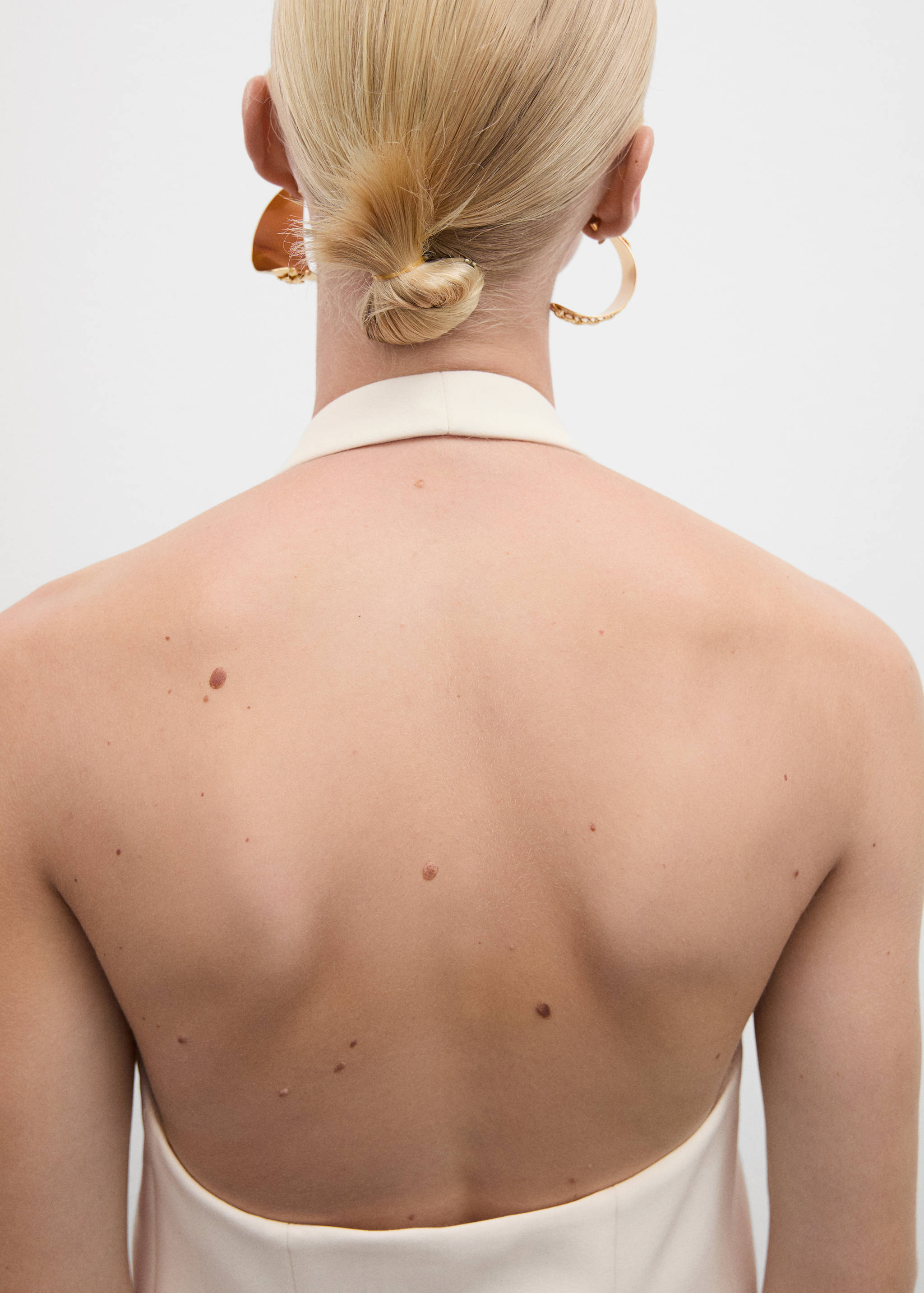 Halter-neck vest with jewel button - Details of the article 2