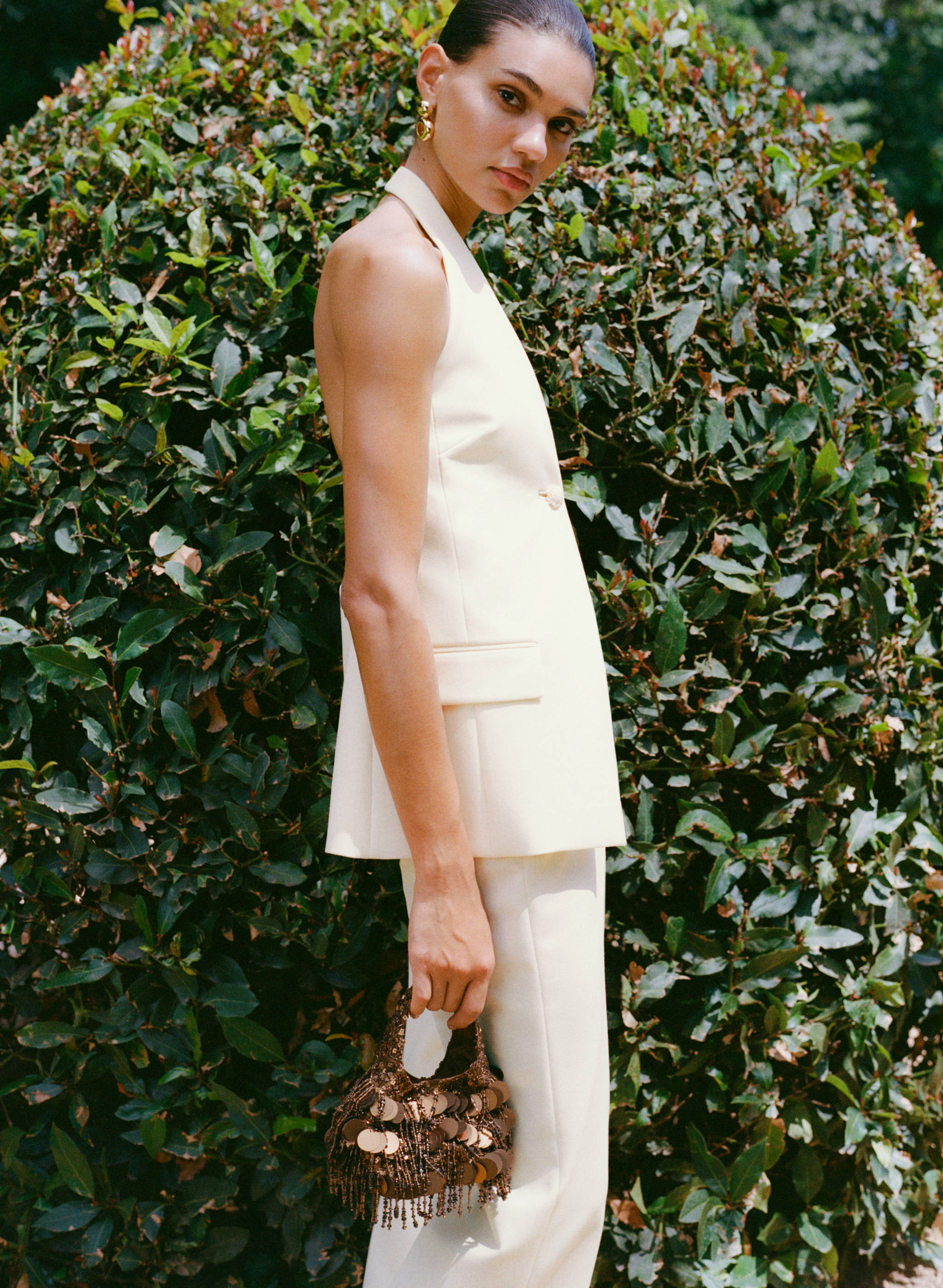 Halter-neck vest with jewel button - Details of the article 9