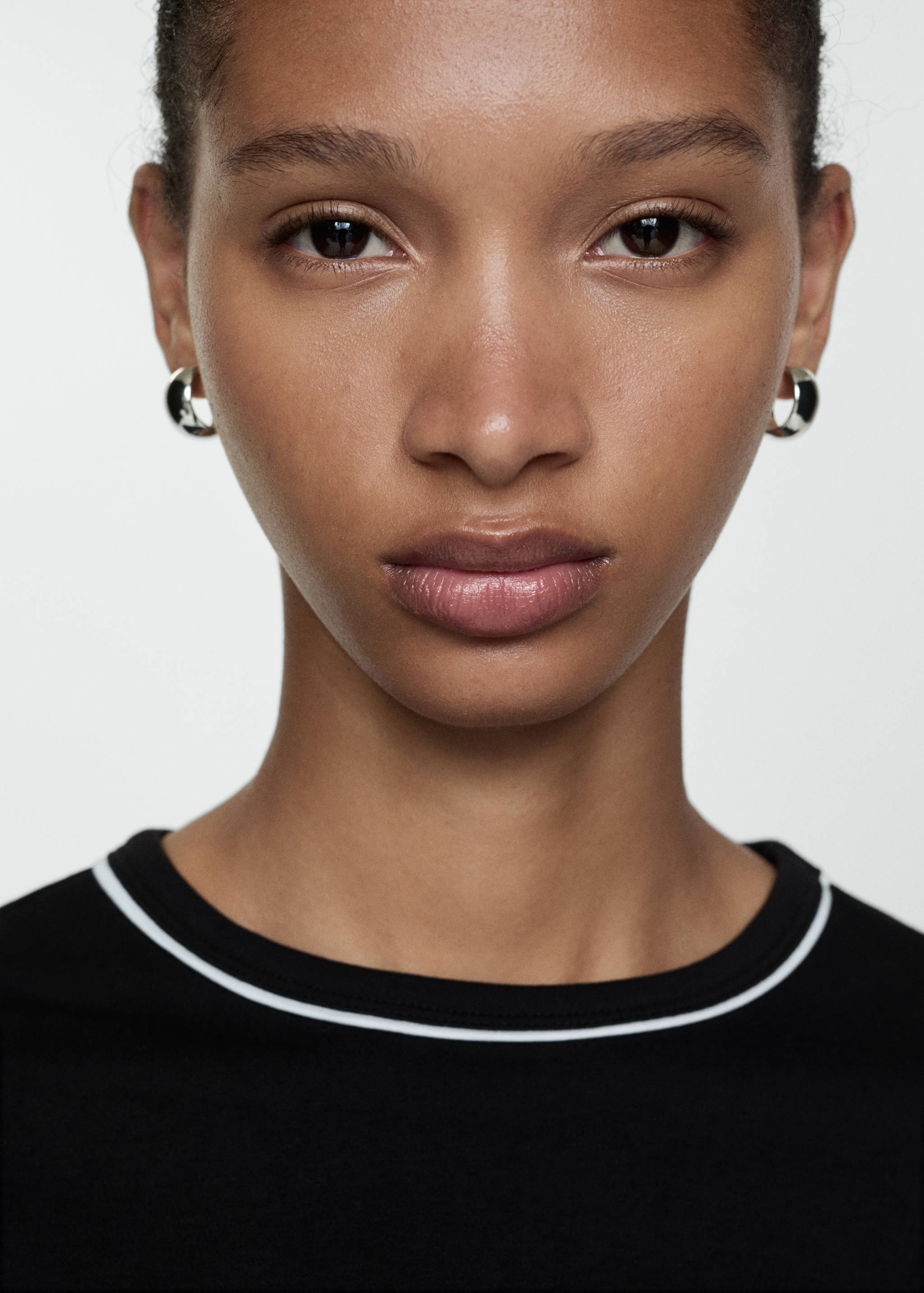 Cotton t-shirt with contrasting trim - Details of the article 1