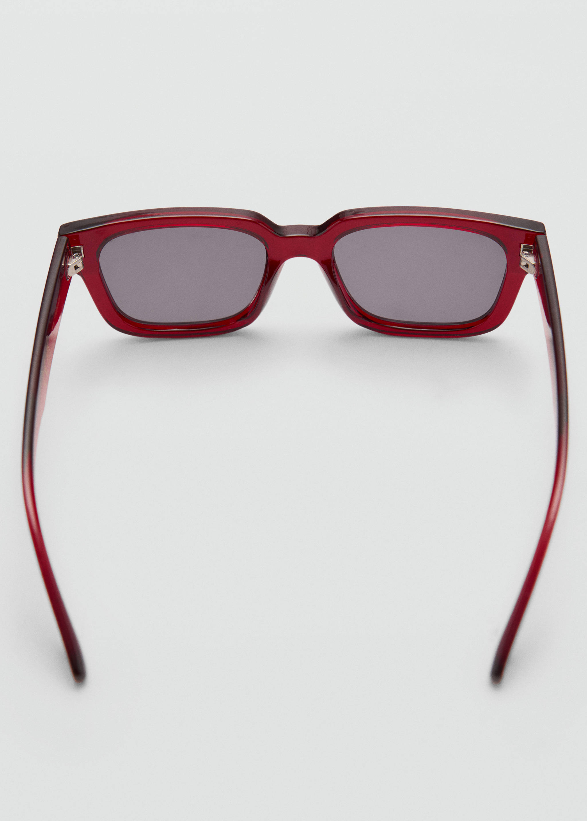 Солнцезащитные очки в квадратной оправе - Деталь изделия 1