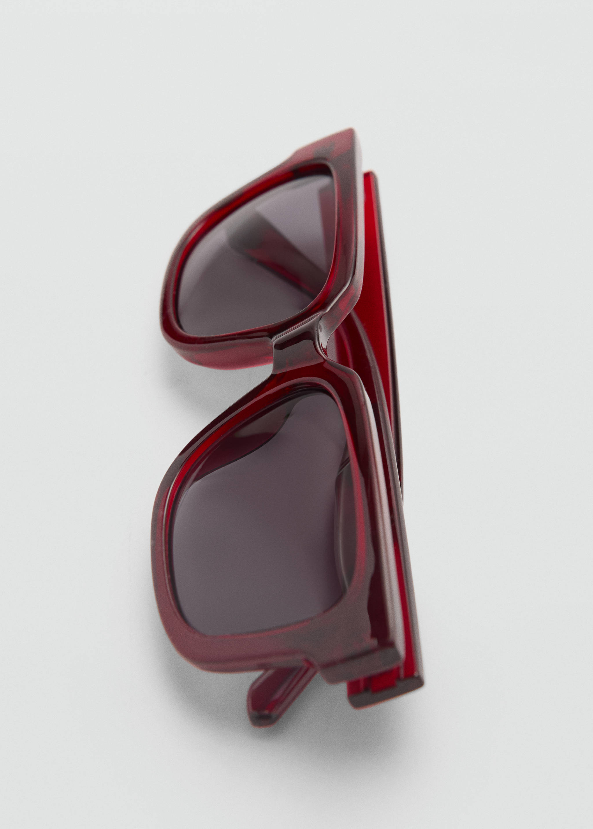 Солнцезащитные очки в квадратной оправе - Деталь изделия 2