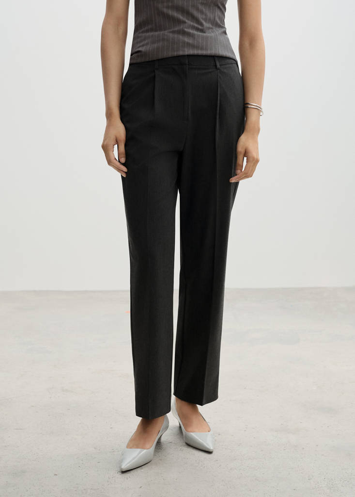 Straight-fit pleated trousers — Grey