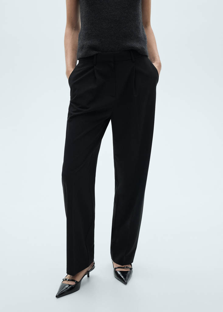 Straight-fit pleated trousers — Black