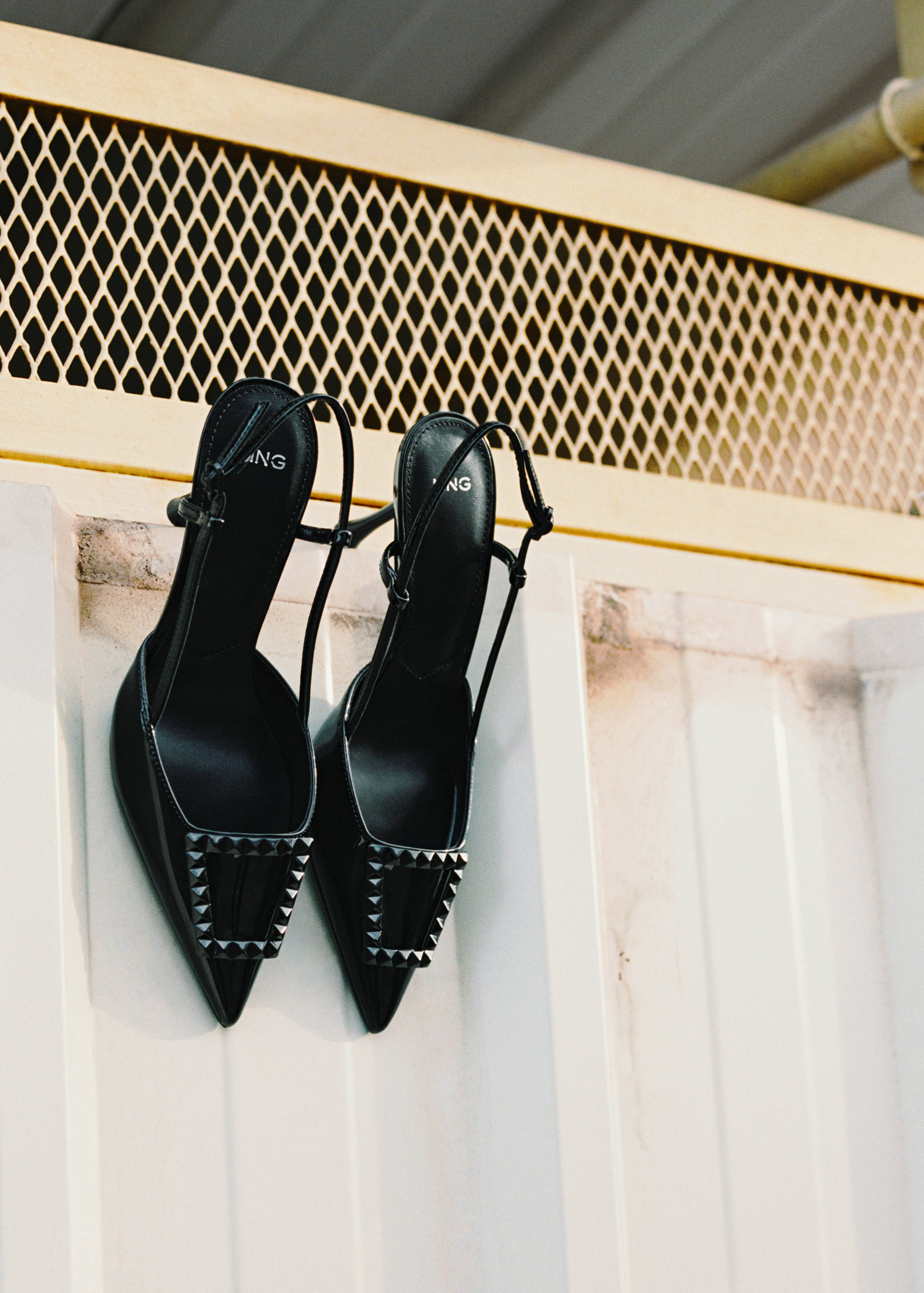 Лаковые туфли на каблуке без задника - Общий план