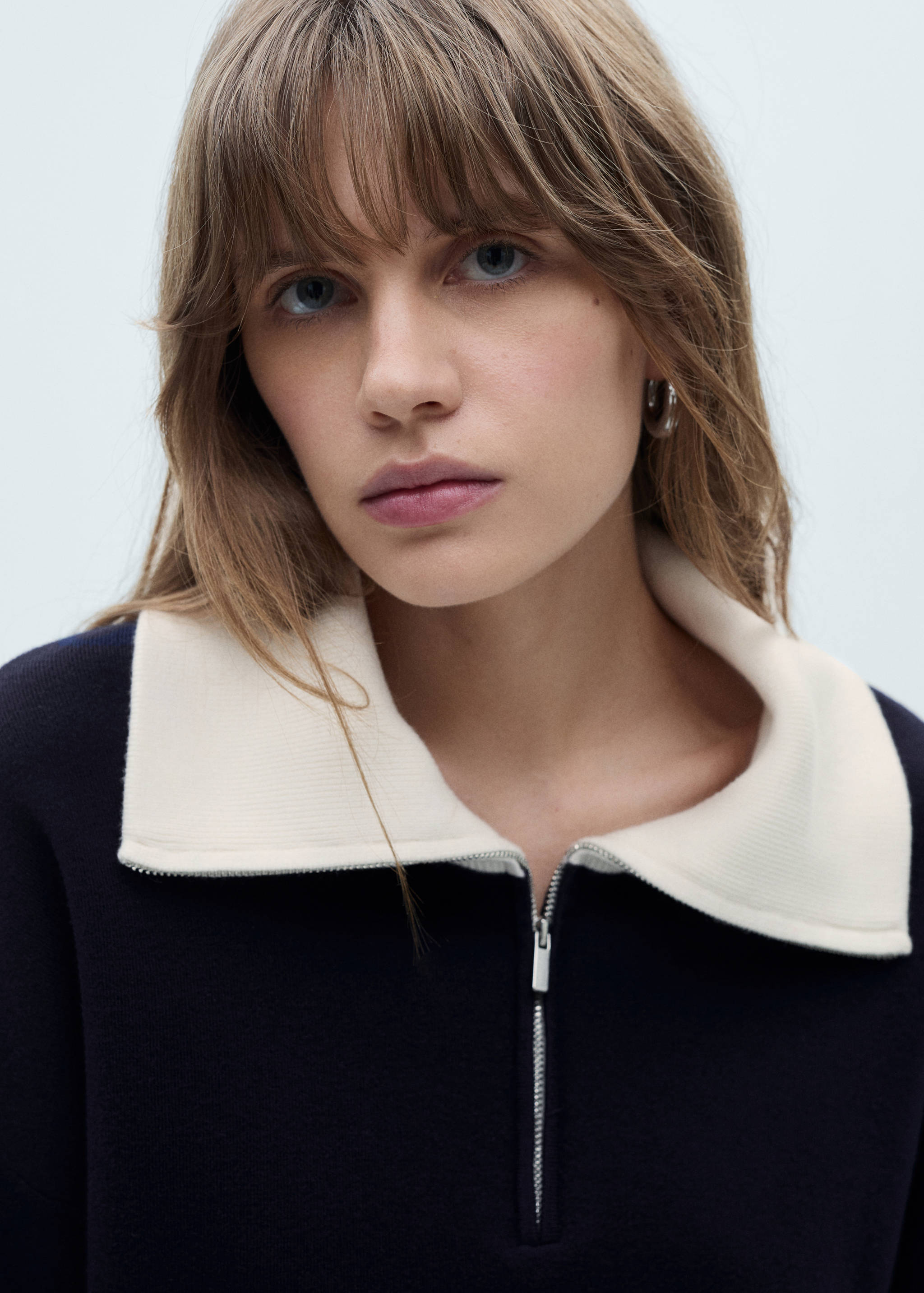 Sweater with contrasting collar - Details of the article 1