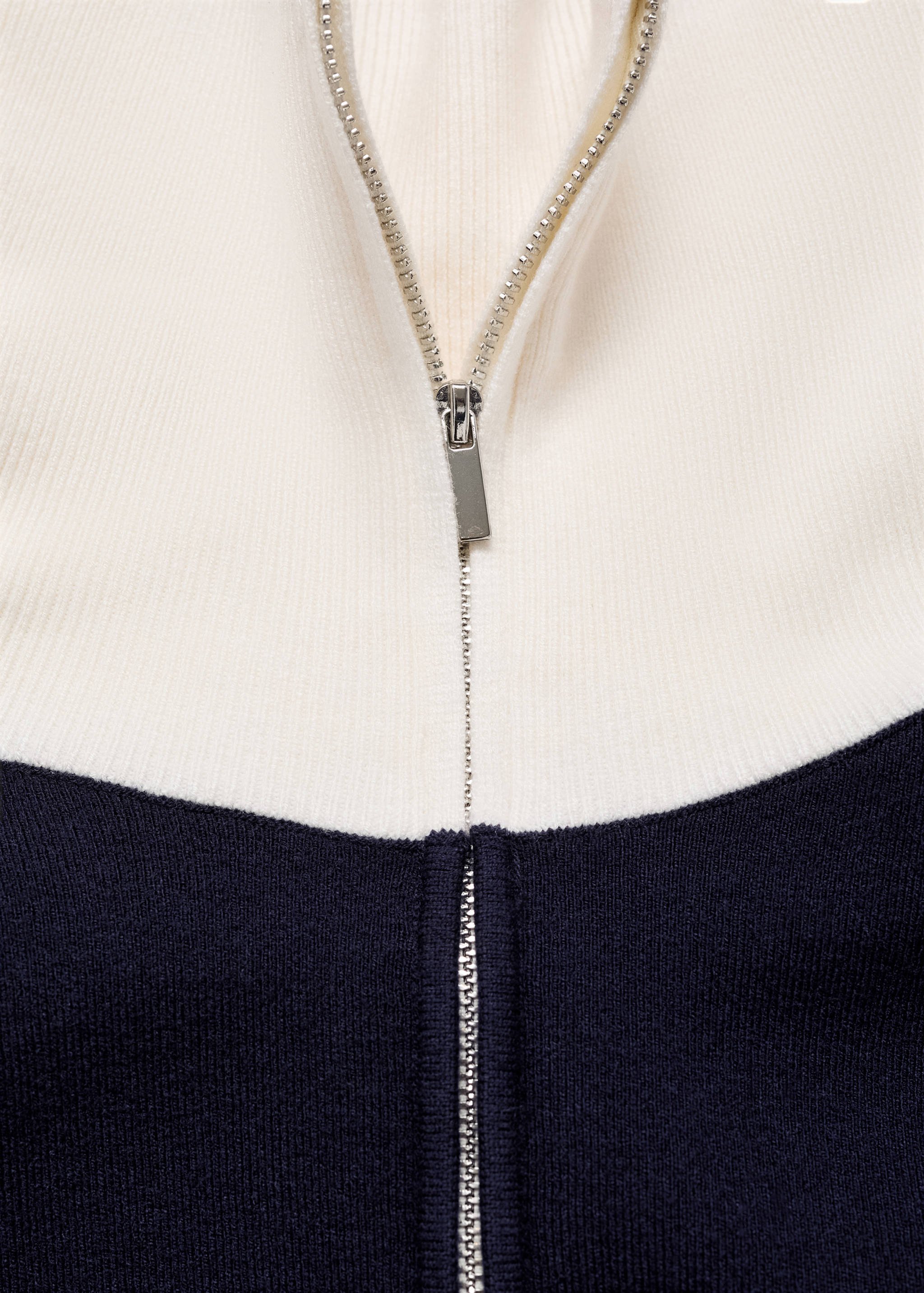 Sweater with contrasting collar - Details of the article 8
