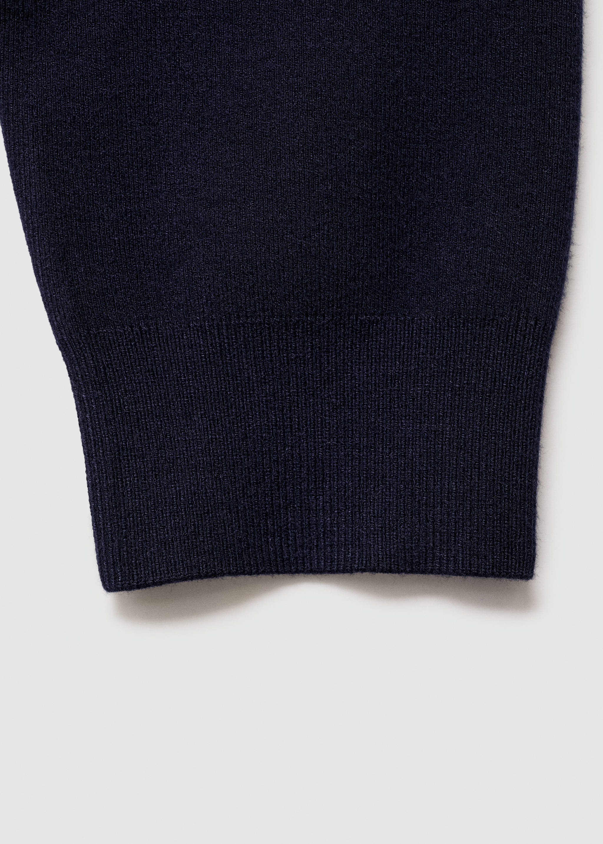Sweater with contrasting collar - Details of the article 0