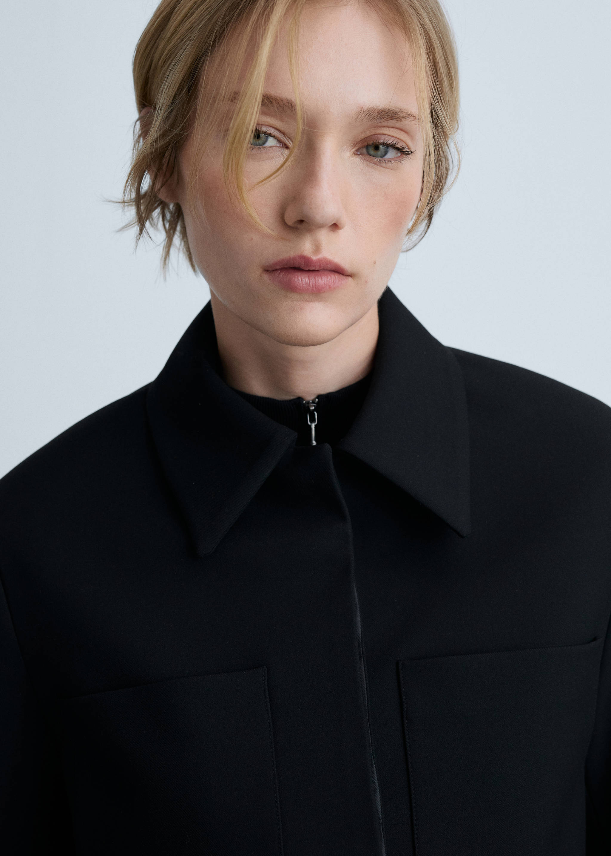 Cropped jacket with pockets - Details of the article 1