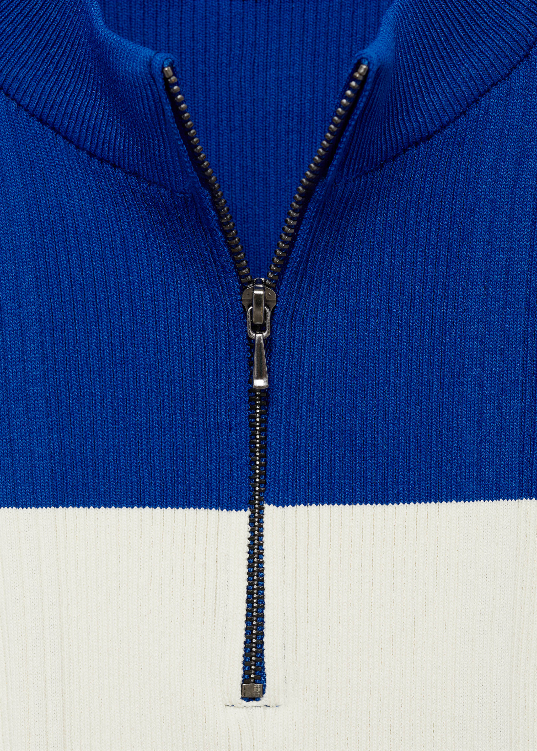 Buttoned round-neck cardigan - Details of the article 8