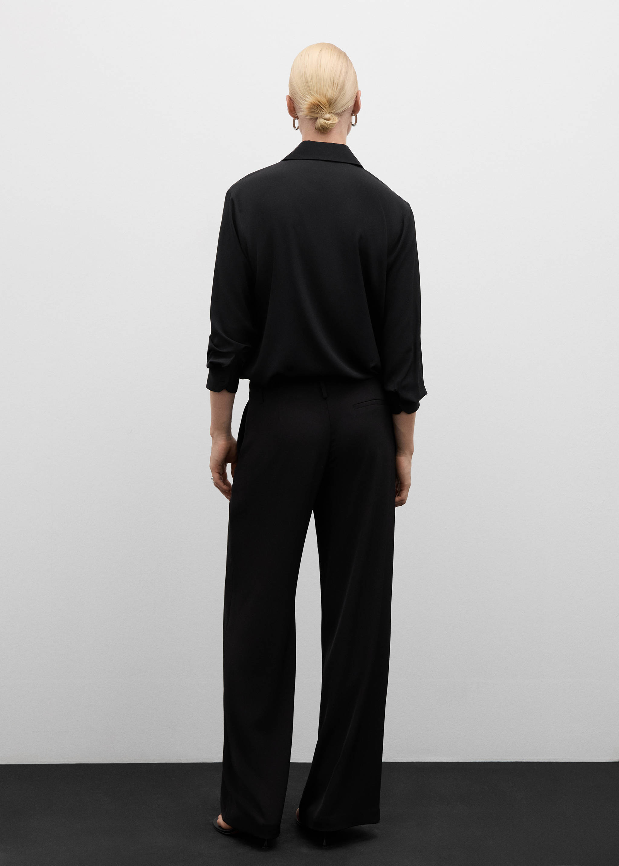 Straight-fit pleated trousers - Reverse of the article