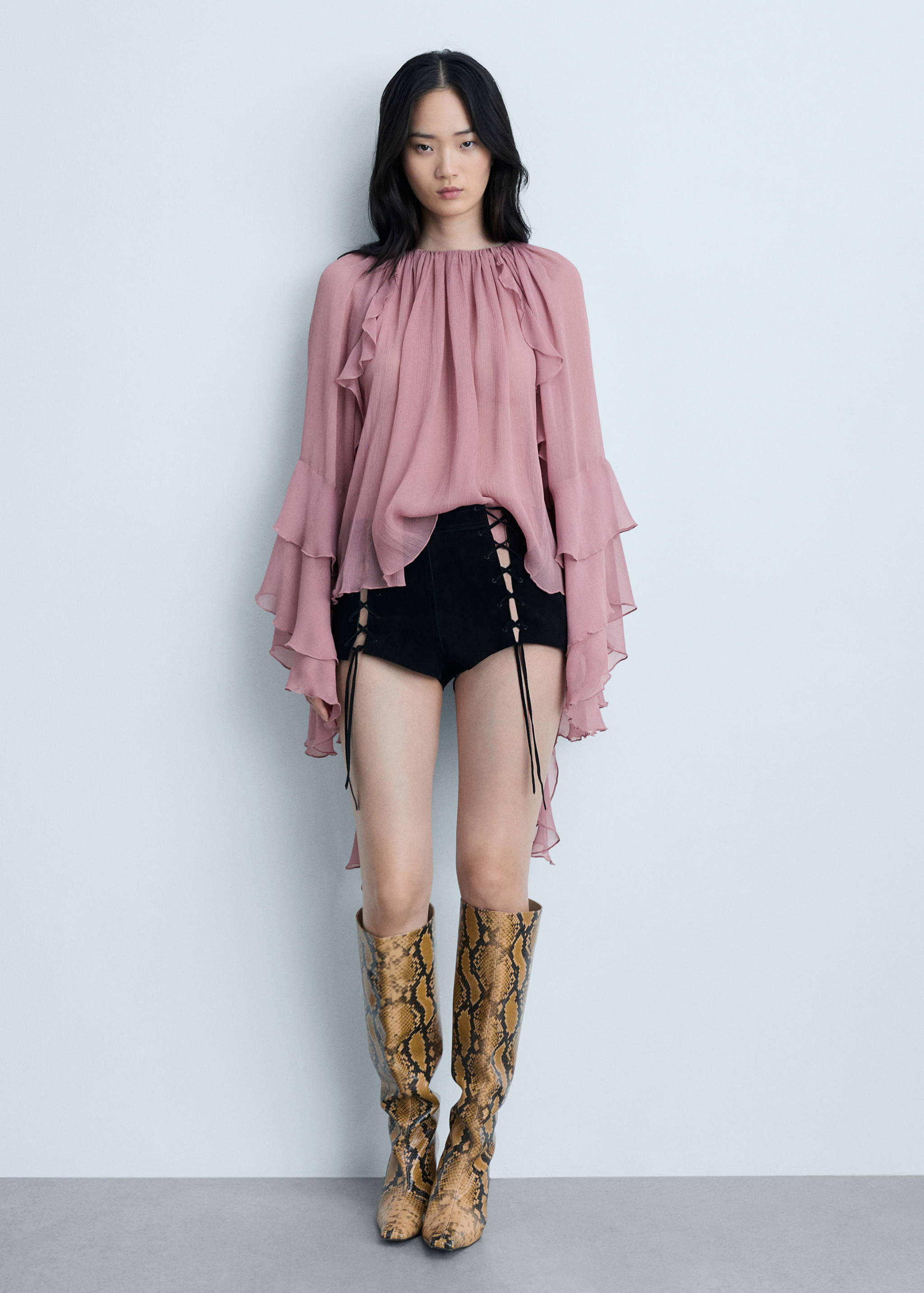 Leather shorts with bow openings - General plane