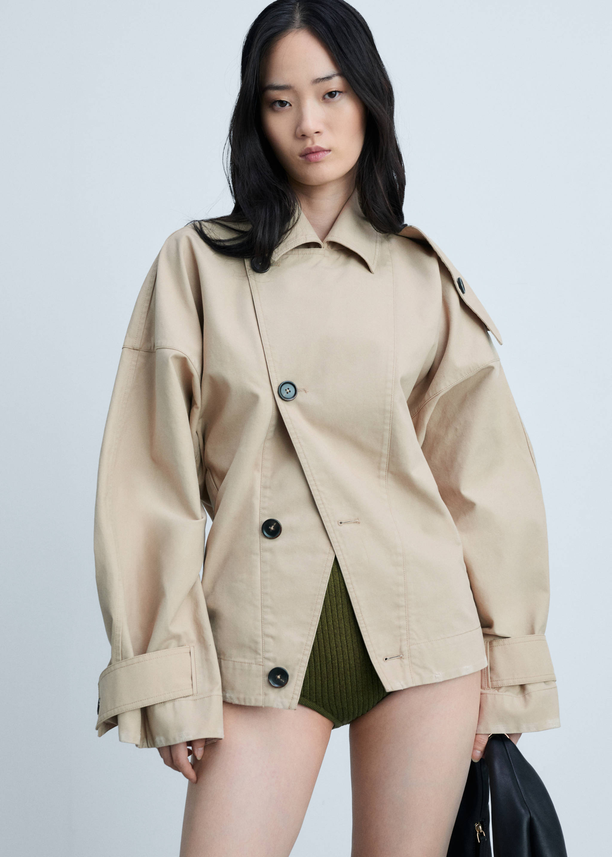 Short trench coat - Details of the article 2