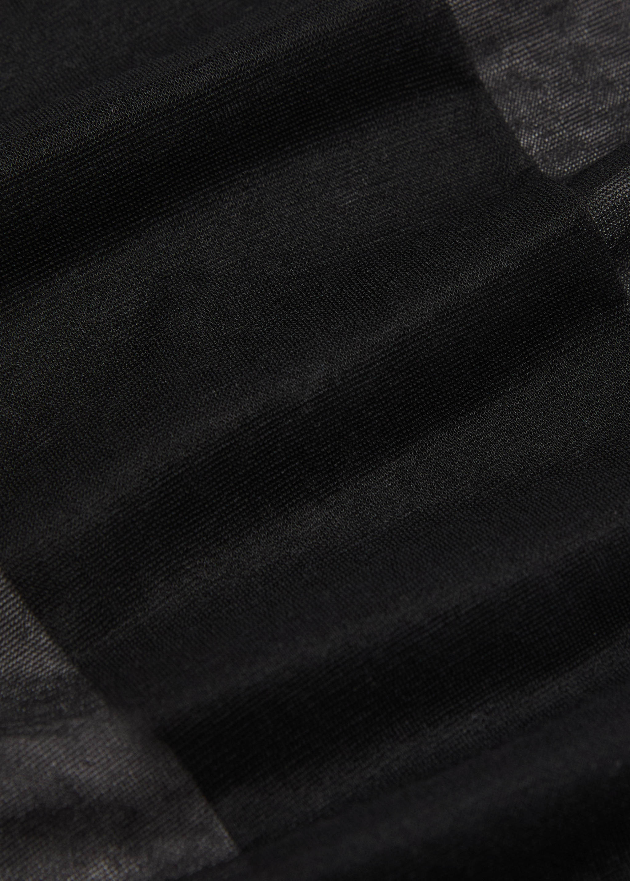 Medias finas veladas - Plano medio