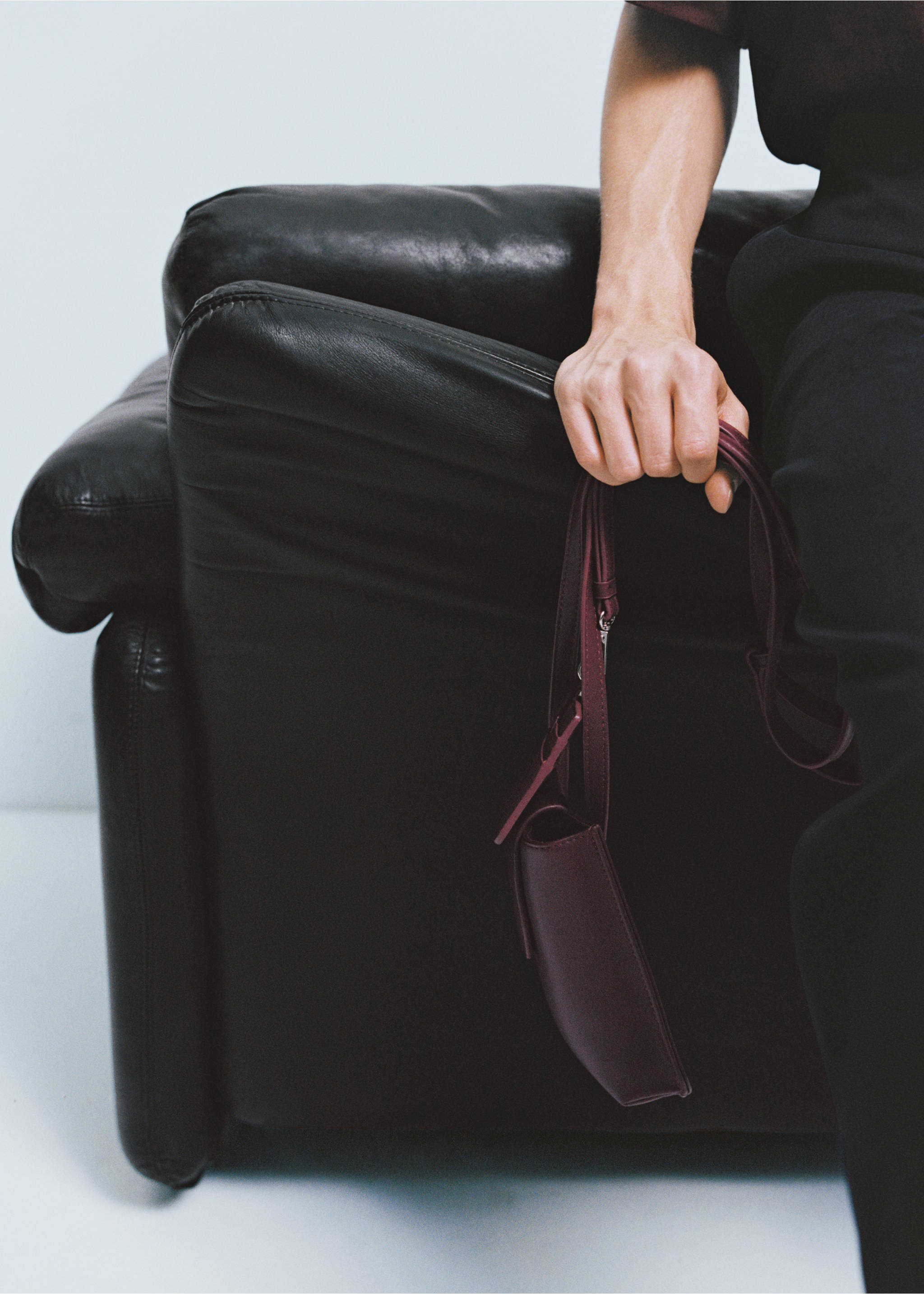 Mini faux-leather shoulder bag - Details of the article 8, Burgundy. Ref: 77095639-00.