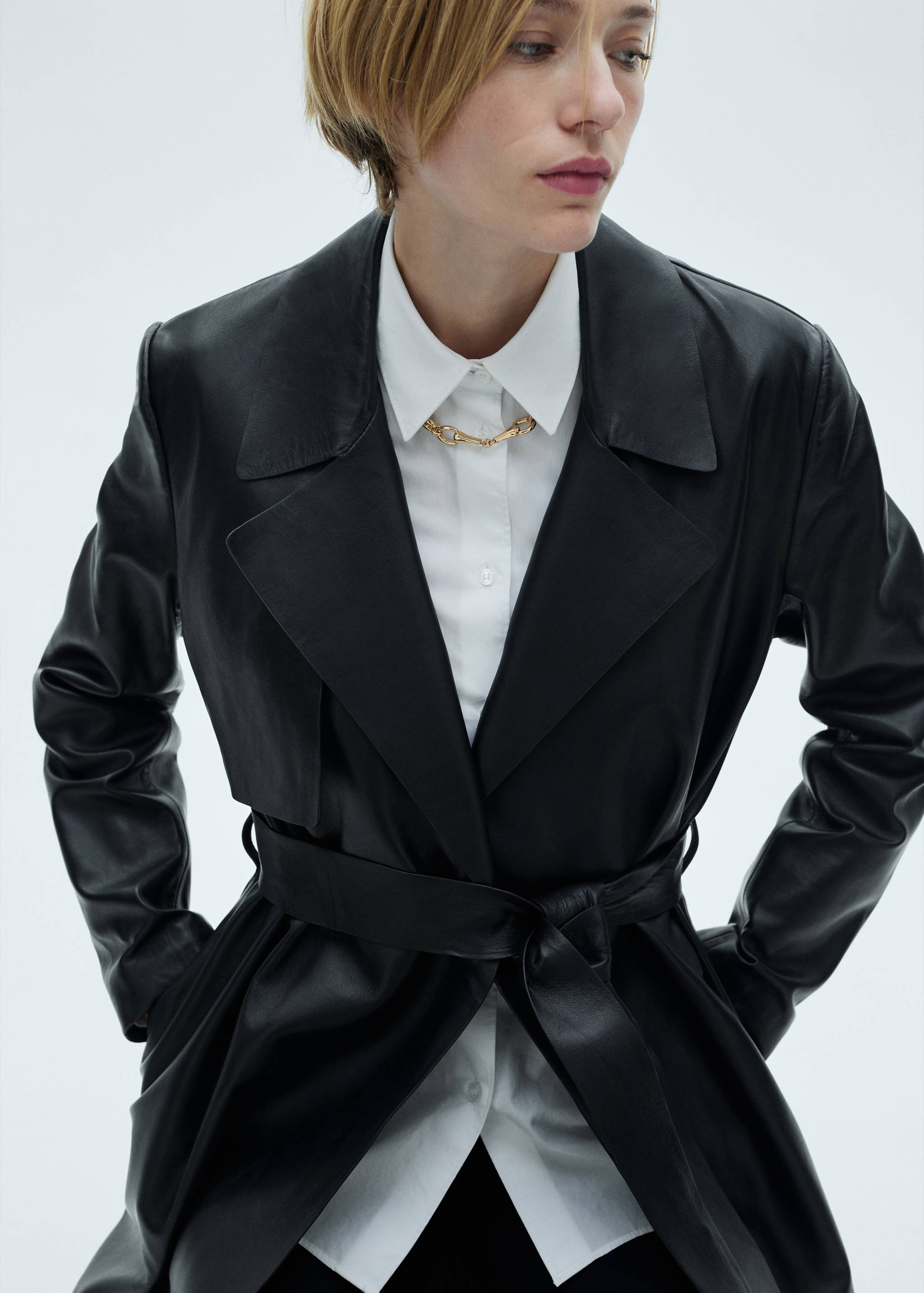 Leather trench coat with belt - Details of the article 2